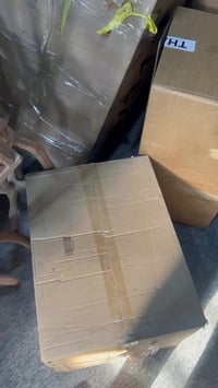 بضاعه امزون للبيع اللكتروني 07711220900  المكان بغداد البياع