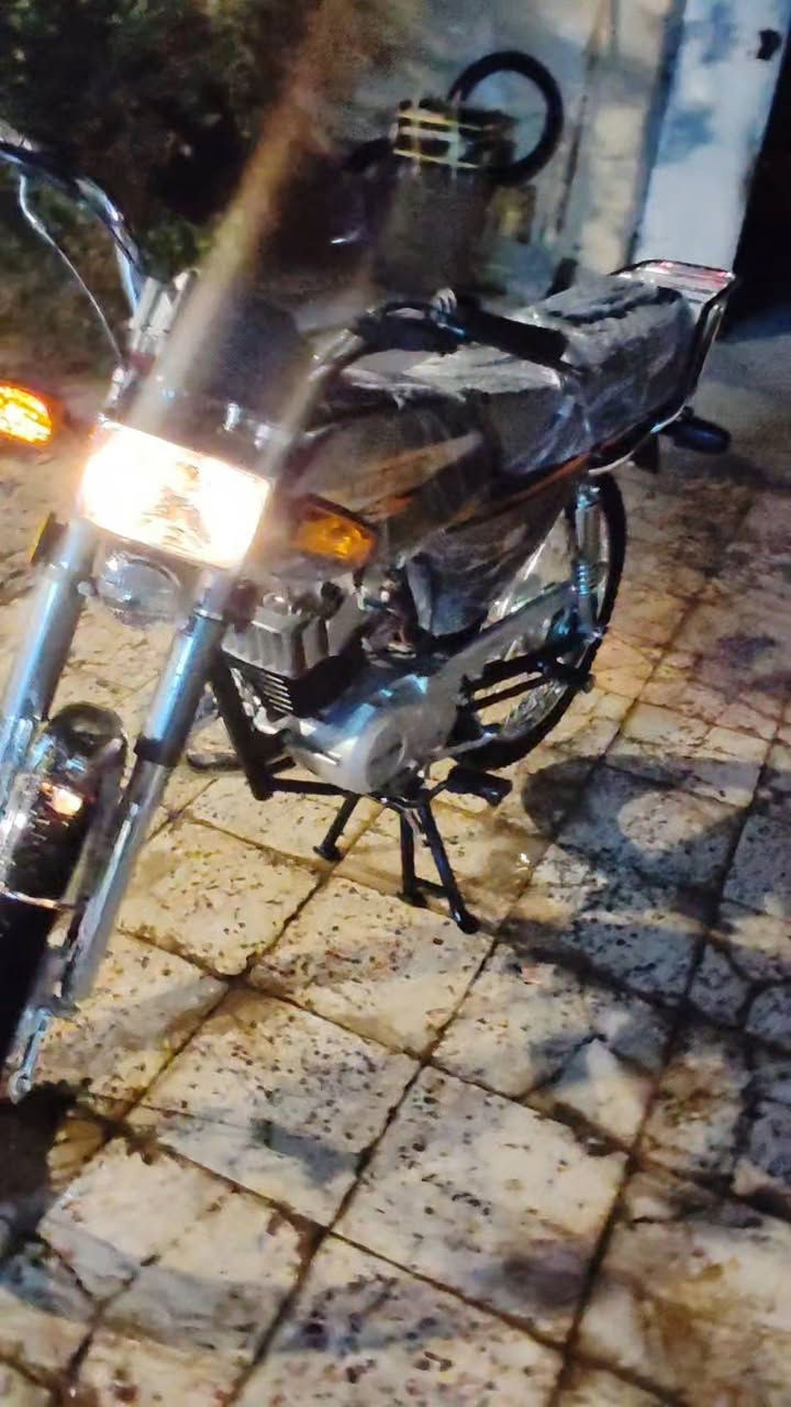 سلام عليكم شباب دراجه للبيع ساسوكي ياباني صارلهه سبوع من مشدود مكاني حي العسكري شراي خاص وبخدمته*********** بي بس واتساب
