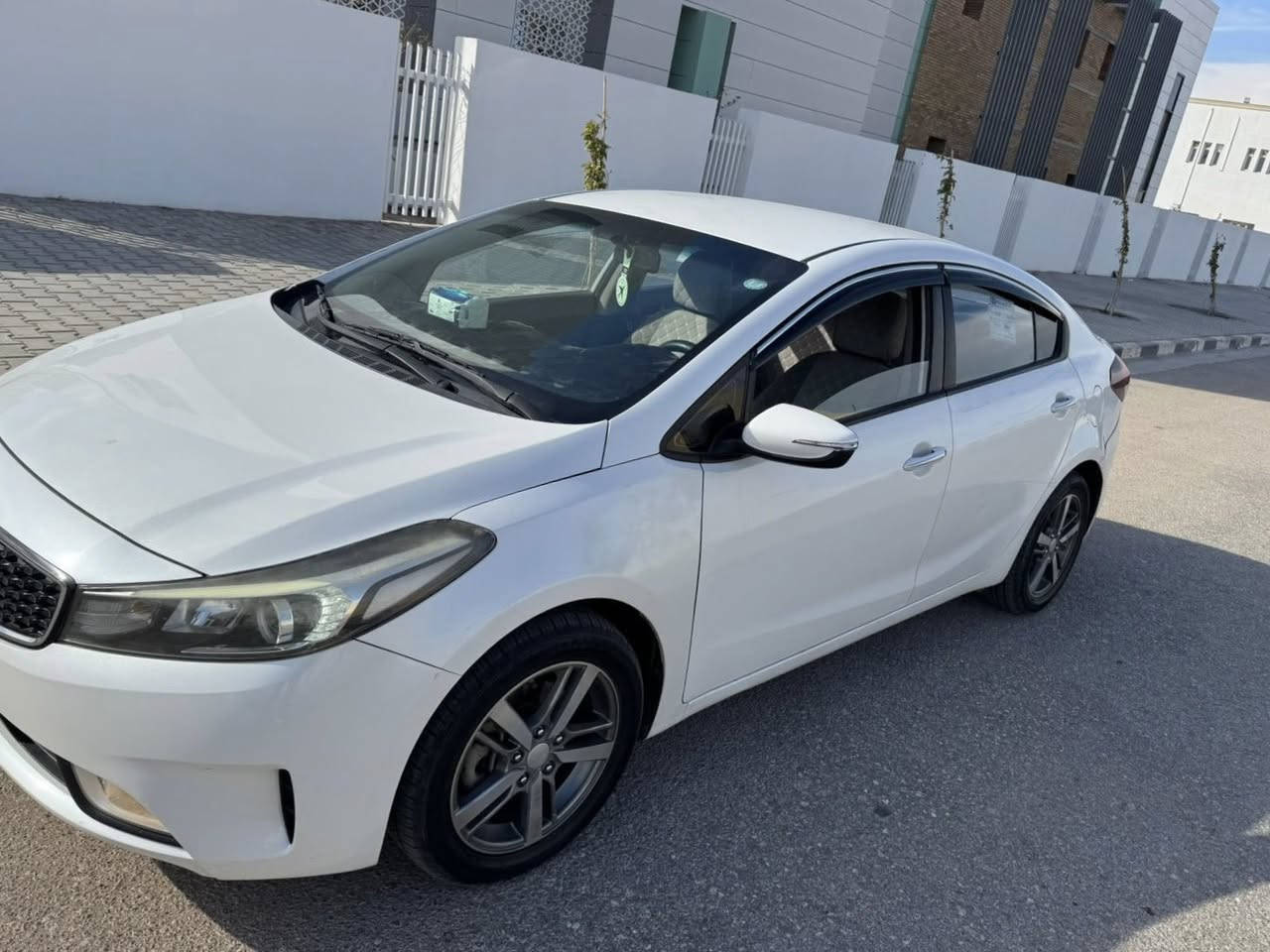 سيراتو  2018 وارد خليجي 

سياره بيه باب مبدل اصلي وشخط بلباب الخلفي مكحل قلم موضح بلصور 

لونها ابيض صدفي

رقمها اربيل انكليزي جديد
هزه جديده
سنويه جديده 
تريد وكاله تريد تحويل
 
مكانها نجف

ماشية 150km

 محرك شرط ع وضع الزيرو لا فتحت لا تبخير لا تنقيص 

كير كفاله 

تبريد حداديه جدد ..جاهزه ع اخر حبايه 

مكاني نجف حي السلام 

السعر 129 وبيه مجال

***********
