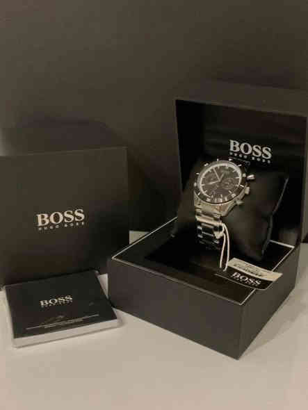 السلام عليكم.......
ساعة BOSS براند الماني بطارية مكينة ياباني 
نافذة للعرض التاريخ 
سناتر شغالة 
أميال وأرقام فسفوري 
نظام ٢٤ساعة 
القطر ٤٤
مقاوم للماء ٥٠م 
سير حديد ستانلس ستيل معلم 
جديد غير مستعمل مع العلبة الاصلية وبطاقة الضمان 
السعر ١٠٠الف 
يوجد توصيل ***********
