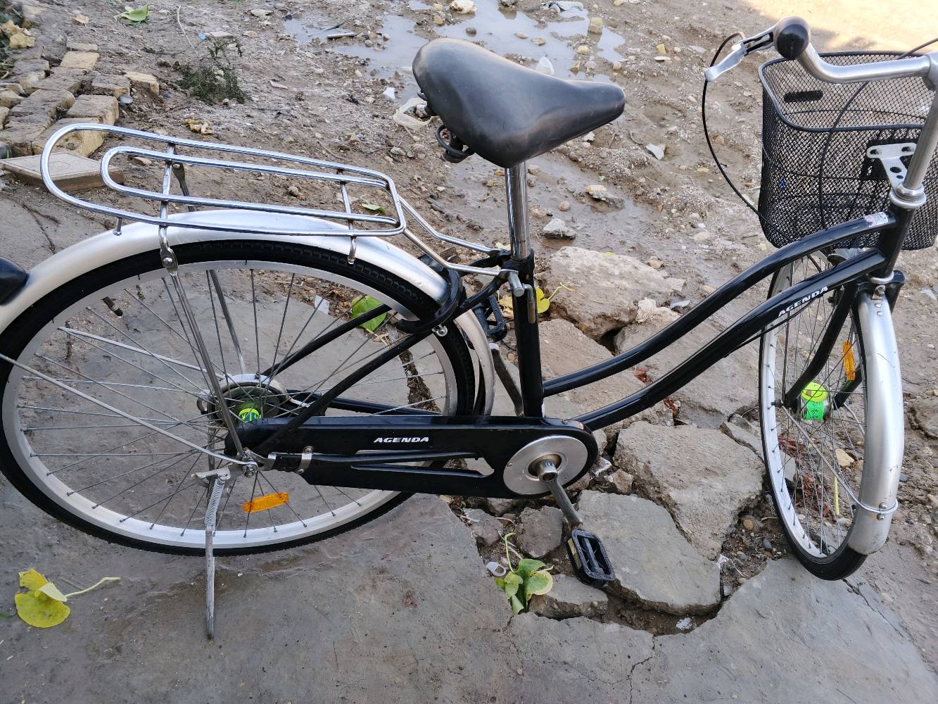 بايسكل بناتي للبيع حجم 26 بايسكل نضيف مكاني الكوت الخاجيه
