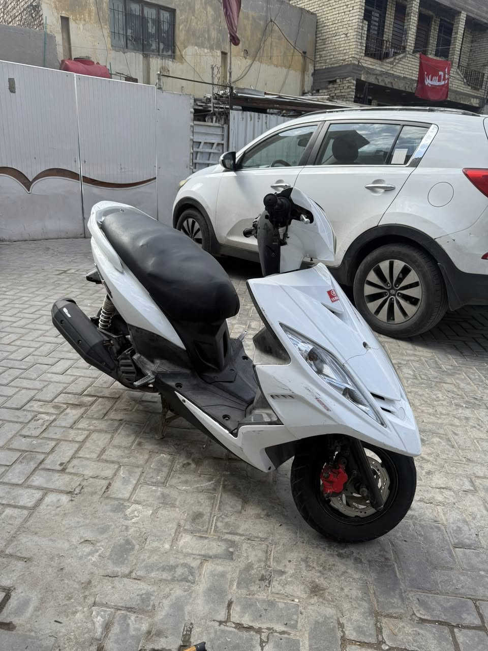 السلام عليكم جيتي ار كامله مكمله مكينه ناعمه كهربائيات كله شغال لايت زنن اصلي كلج امامي رياضي نقصهة بس جامعه اشاره خلفيه وقايش تعبان سعر 700 مكان بغداد مدينه رقم ***********
