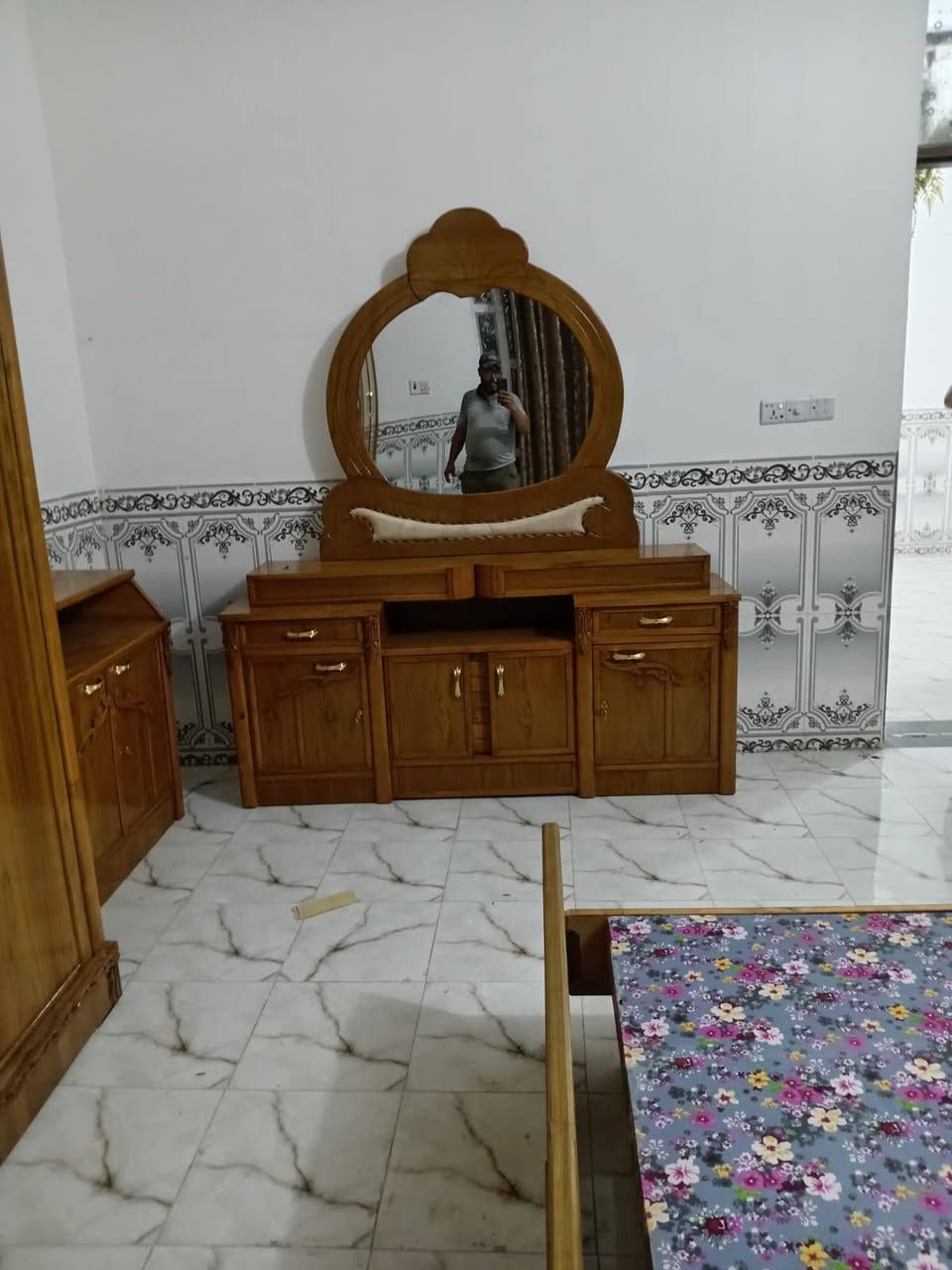 يتوفر لدى مجمع تصميمي للاثاث غرفه نجاره عراقيه شغل معمل داخل 4 ملم خارج 4ملم ارضيه وقبق بلوك صبغ رش جيلانين حراري.... السعر( مليون ونص) 

🛑🛑 موجود فقط توصيل لكل محافضات العراق 

☎️للحجز والاستفسار ***********
