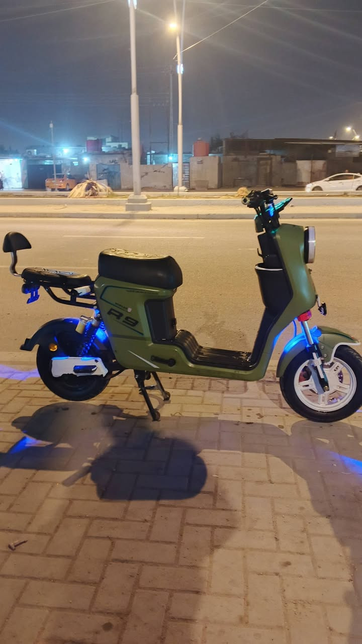 سلام عليكم ورحمة الله وبركاته 
دراجه شحن نوع (R9) مديل (2025) بطاريات (5) 32 أمبير فول موصفات بريكات اشاره دبل اشاره لايت عالي ناصي هورن ديجي كله شغاله بعد معروفه مواصفات شحن
السعر ((430))  وبيها مجال العنوان / البصره حيانيه مقابل شارع طاك ع القائد رقم (( ***********))
