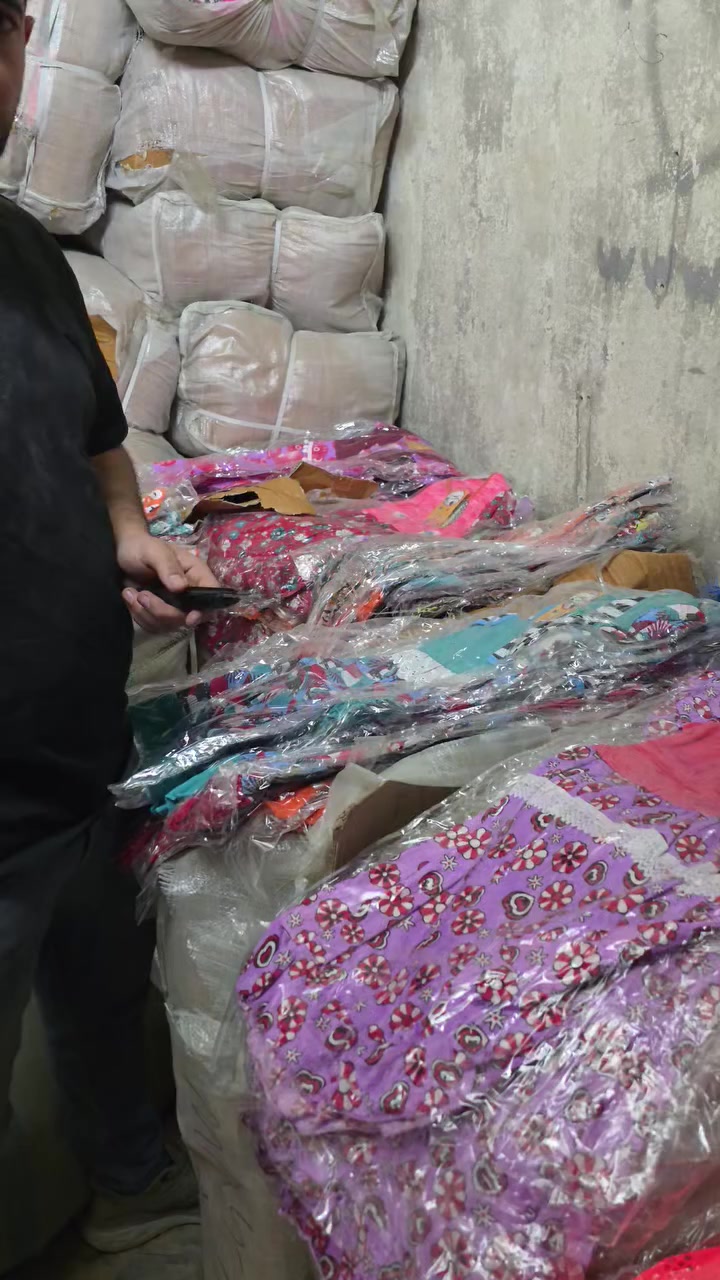 فستان بناتي قياس ٣الى ١٠ سنه 
٥ درازن اقل طلب 
توصيل كل عراق 5
اي استفسار اتصال على 
***********
***********
