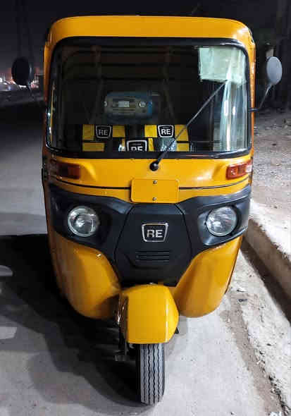 تكتك للبيع موديل 2020 شهر 6
مجفته
معمره كاعيات ولغد ايسر والجوانب+تكحيل 
تخم تاير جديد+سبير 
جادر+دوشمه كله جديد
بأسمي+مرقمه سنويه لوحات ممستلم
ب6400 وبيه مجال
المكان بغداد حي الكوفه
للاستفسار ***********
