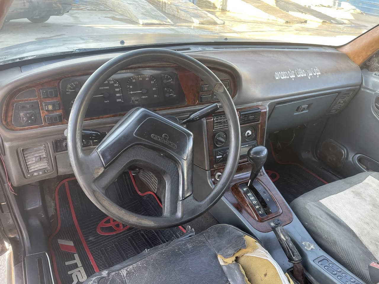 السلام عليكم
دايو برنس رقم بغداد 

كير أوتوماتيك كير ومحرك شرط 

كهربائيات كلها شغاله 

بطاينهابلاديه  شرط التحويل 

صدرها تعبان وكشرها شوف العين

مكانها تكريت ***********

سعرها ٢٢وبيها مجال قليل
