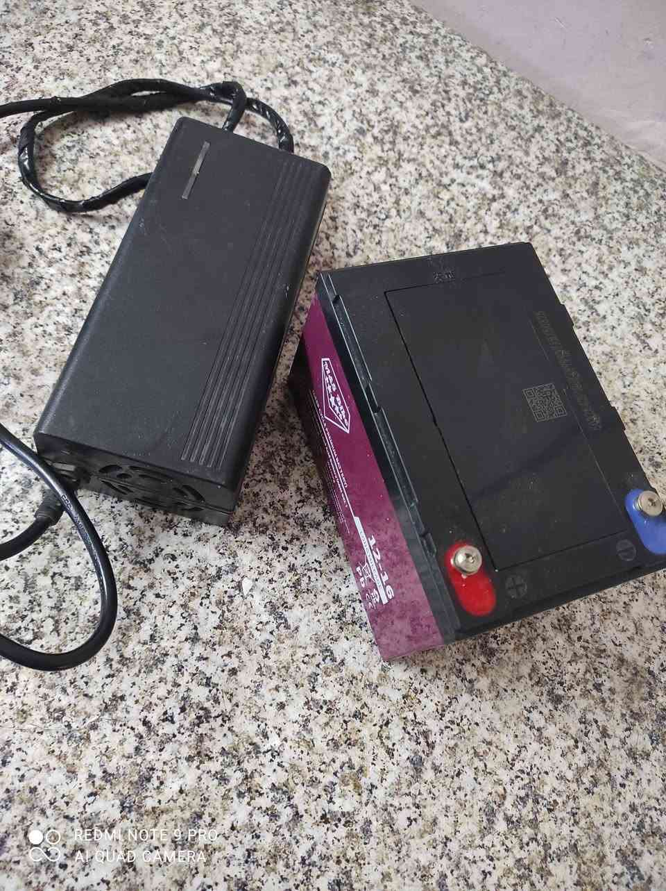 بطاريه 12v مع شاحنه 12v للبيع السعر 35 الف /عنوان كركوك ***********
