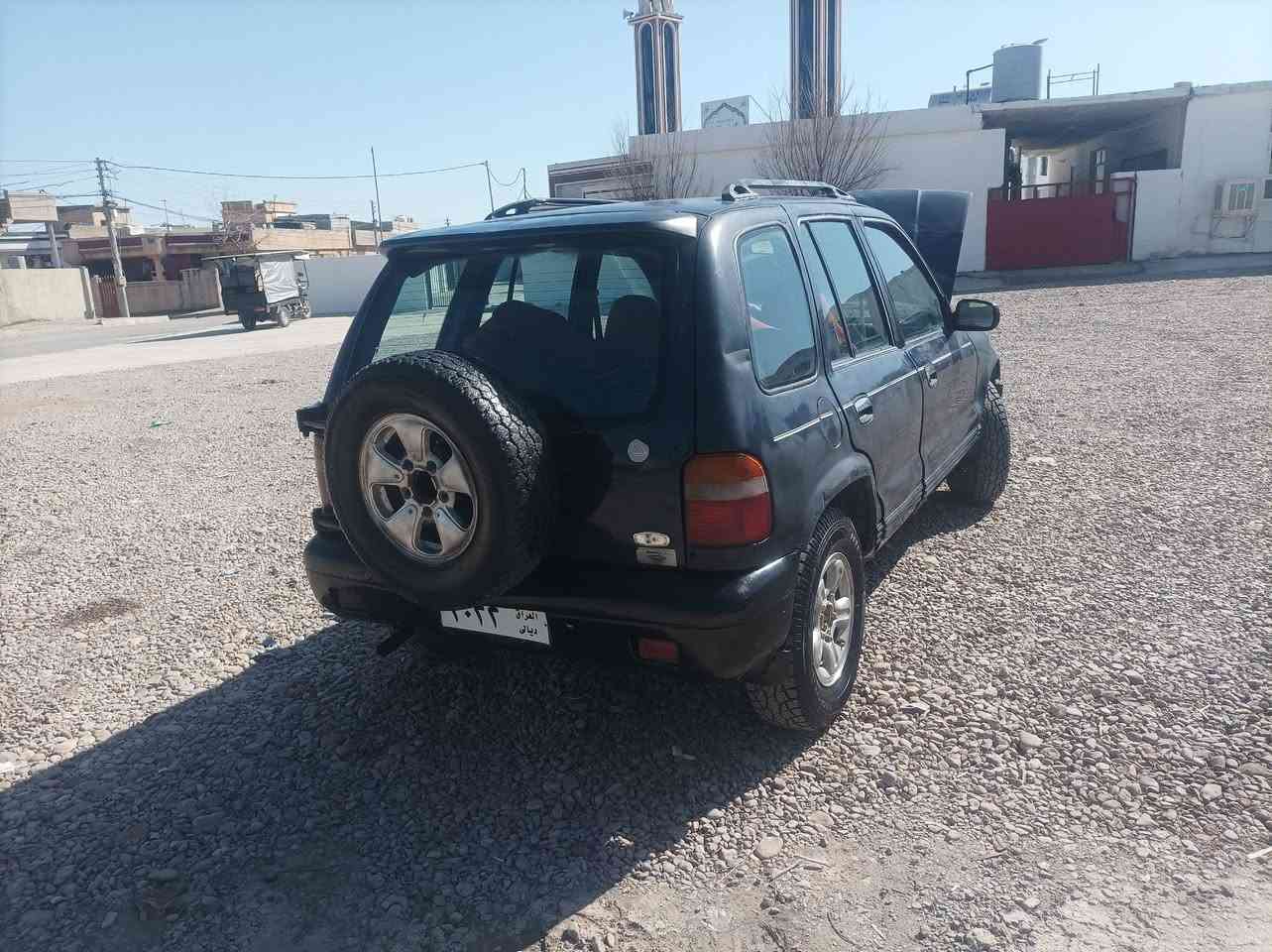 بەناوی خوا
کیا سپۆڕتاچ ۱۹۹۳ ئاڕم پلاستیک هەولێر سەنەویشی هەیە
مەکینە گۆڕاو بە دێر چوارتایەی لۆک دوجامی پێشەوەی کارەبایی 
بەشەرتی گێرو مەکینە  ۲٨ مەجالێکی کەم 
شوێن حاجیاوا  
ژ. ***********
