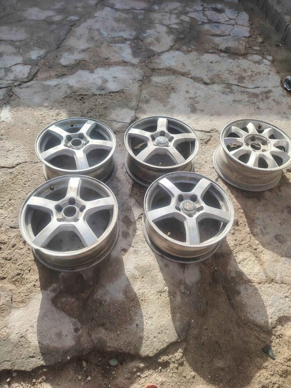 ويل كب تخم وسبير 16 كامري مثل ما موضح بالصور  واحد بي عواج ما مأثر والثاني بي فطر من جه ما عابر السعر 200 وبيهن مجال العنوان بصره خور الزبير
الاتصال ***********
