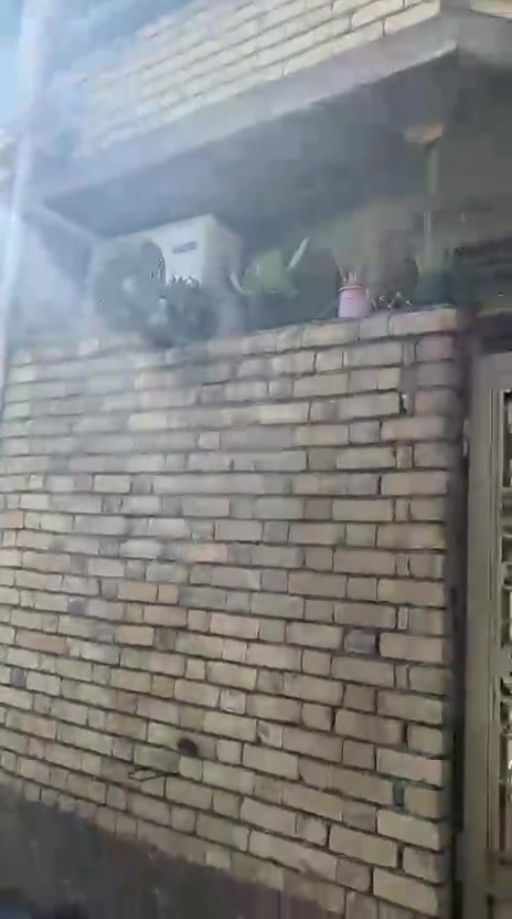 السلام عليكم بيت ٥٠ متر طابقين ونص الطابق الأول استقبال ومطبخ وصحيات والطابق الثاني غرفتين وبيتنونة تصلح غرفه بناء سنة ٢٢ عالي عن الشارع نقص بس واجها لاستفسار الاتصال على الرقم ***********
