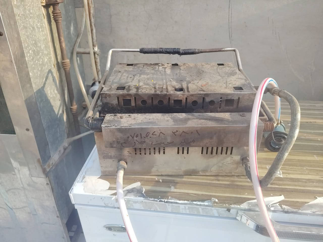 شواية للبيع 
عنوان الشارع سنجار مقابيل تربيه تلعفر مجمع الهابش 
***********
