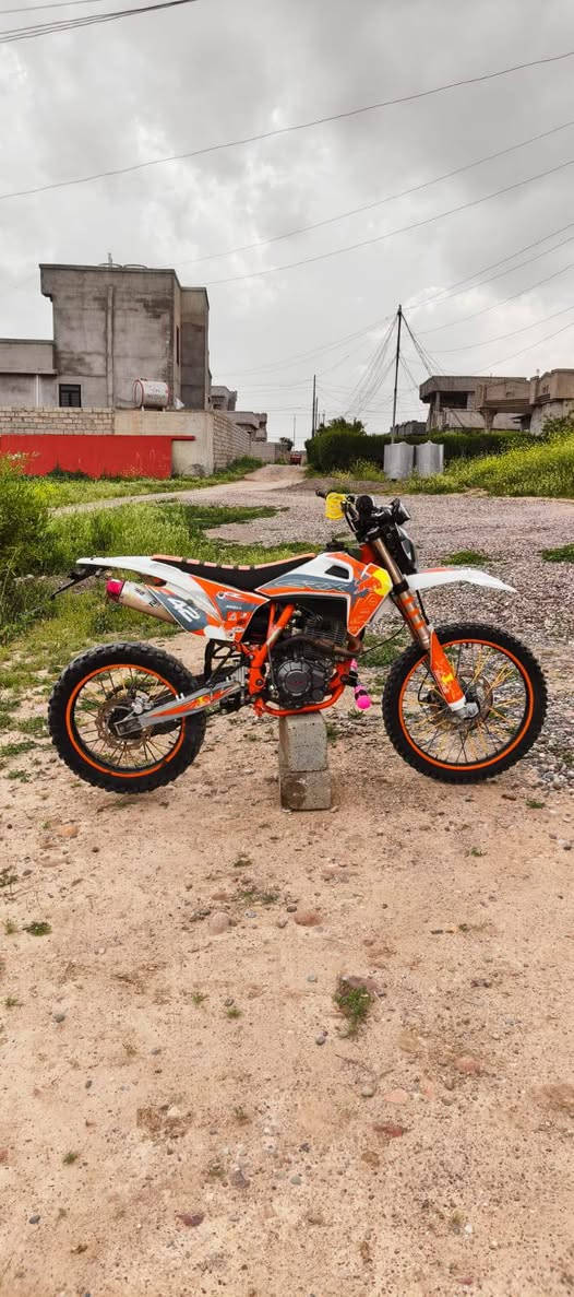 سلام عليكم crx  للبيع موديل 2025 محرك 300  سعر 1200 رقم ***********
