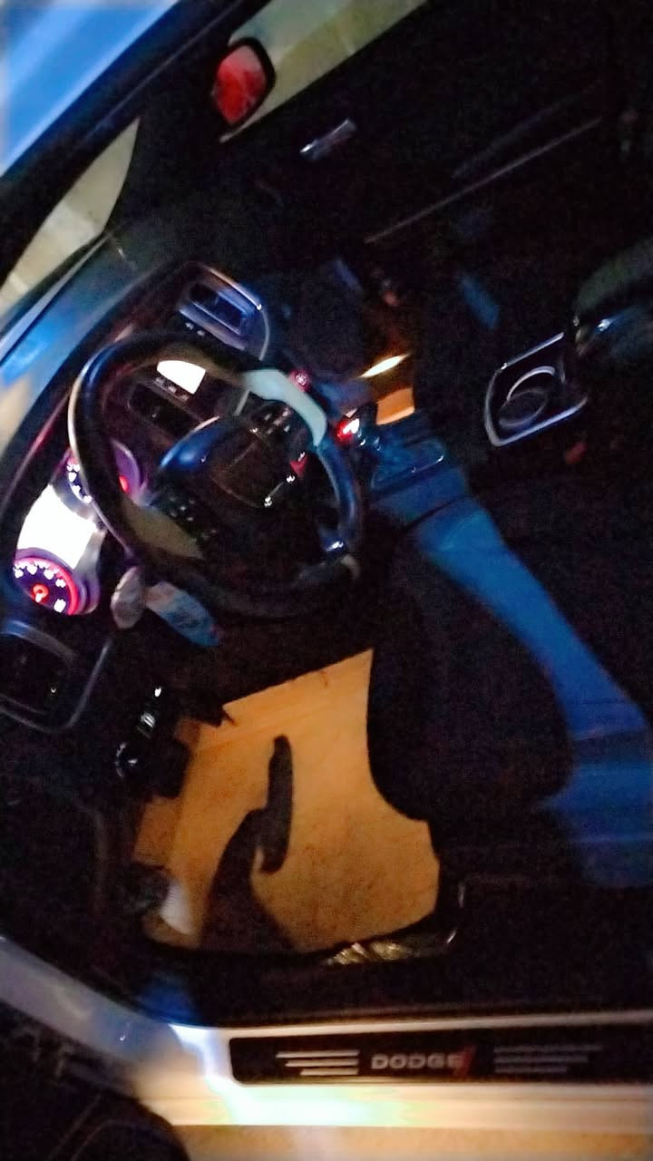 سلام عليكم جارجر ٢٠١٥ جديدة حادث بس جاملغ سونار موجود ماشية 100السيارة مال بيت أي ستفسار *********** عنواني بغداد الجديدة
