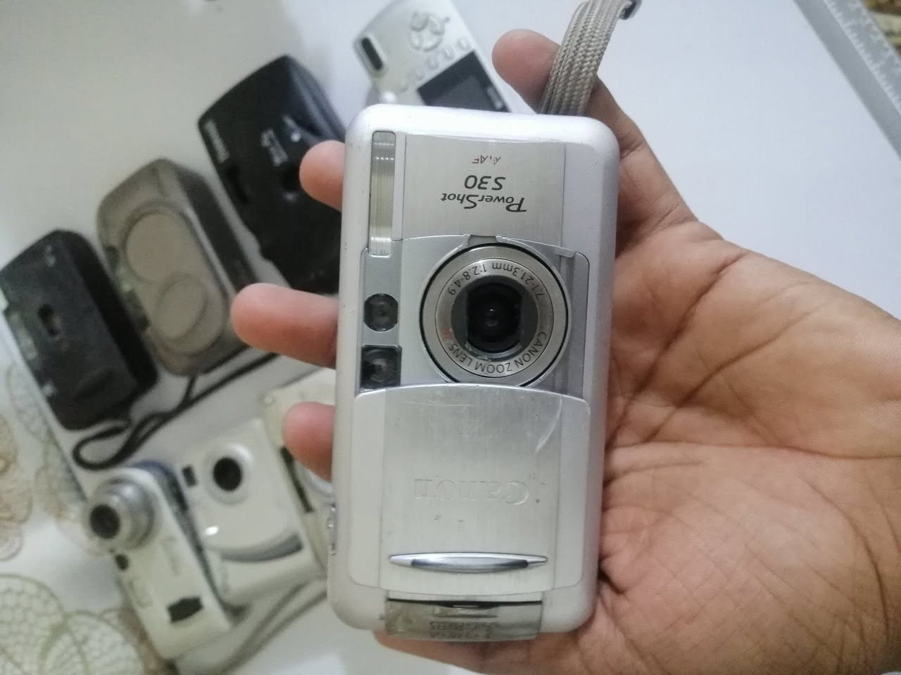 سلام عليكم 
مجموعة كامرات فحم  
نص بيهم بطاريه ونص لا

قيم وخذ يوجد توصيل


**إذا كنت صاحب هذا الإعلان وتريد حذفه لأي سبب، رجاءا أرسل رسالة إلى الدعم الفني**