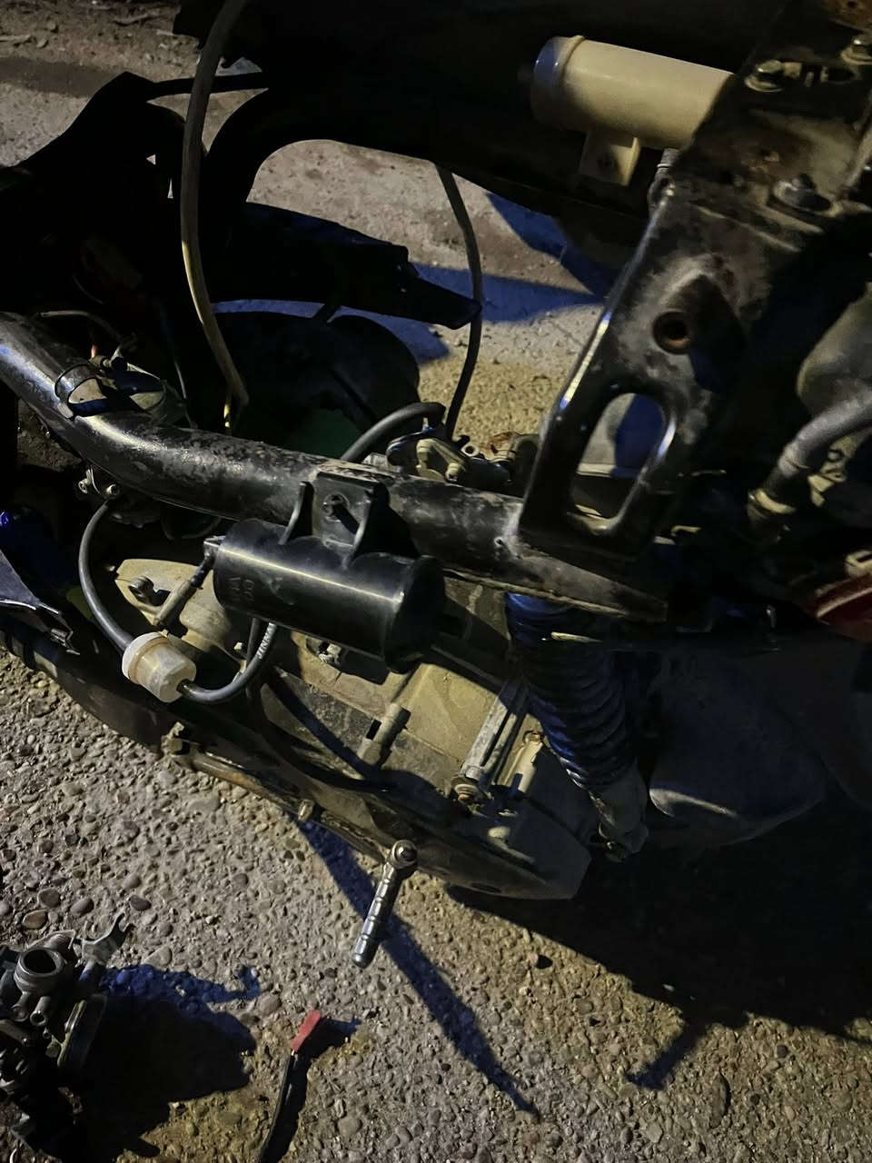 دراجه كامل كفراتهه الدراجه معروضه كوم حديد بس نقصهه كابريتر وتشتغل نوع ماكس قجمه مكلف بل نشر معروضه ب 250 للاستفسار الاتصال على هذا الرقم واتساب فقط ***********
