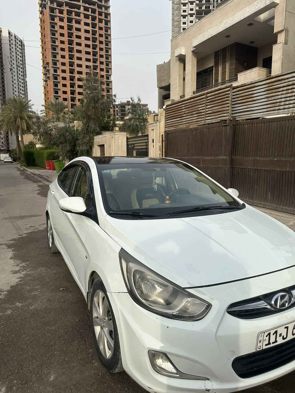 السلام عليكم
هيونداي اكسنت 2011 خليجي
محرك 1600
السياره نظيفه جدا مناقصها شي
رقم جديد تحويل مباشر  بأسمي
تخم تايرات
 منظومه تبريد كامله جديده
تلبيس داخل بيجي واسود جديد
بيها قطعتين صبغ وباردات موضحه بالسونار 
السياره مكشره صبغ بالقماره وشويه بالتكمه مغلفها فابلون اسود والصور قبل التغليف موجوده
معروف الكوري الابيض كله يشلع الصبغ 
مكان السياره بغداد الكرخ 
رقم تلفون : *********** وبي واتس اب
سعرها : 100 وبيها مجال
