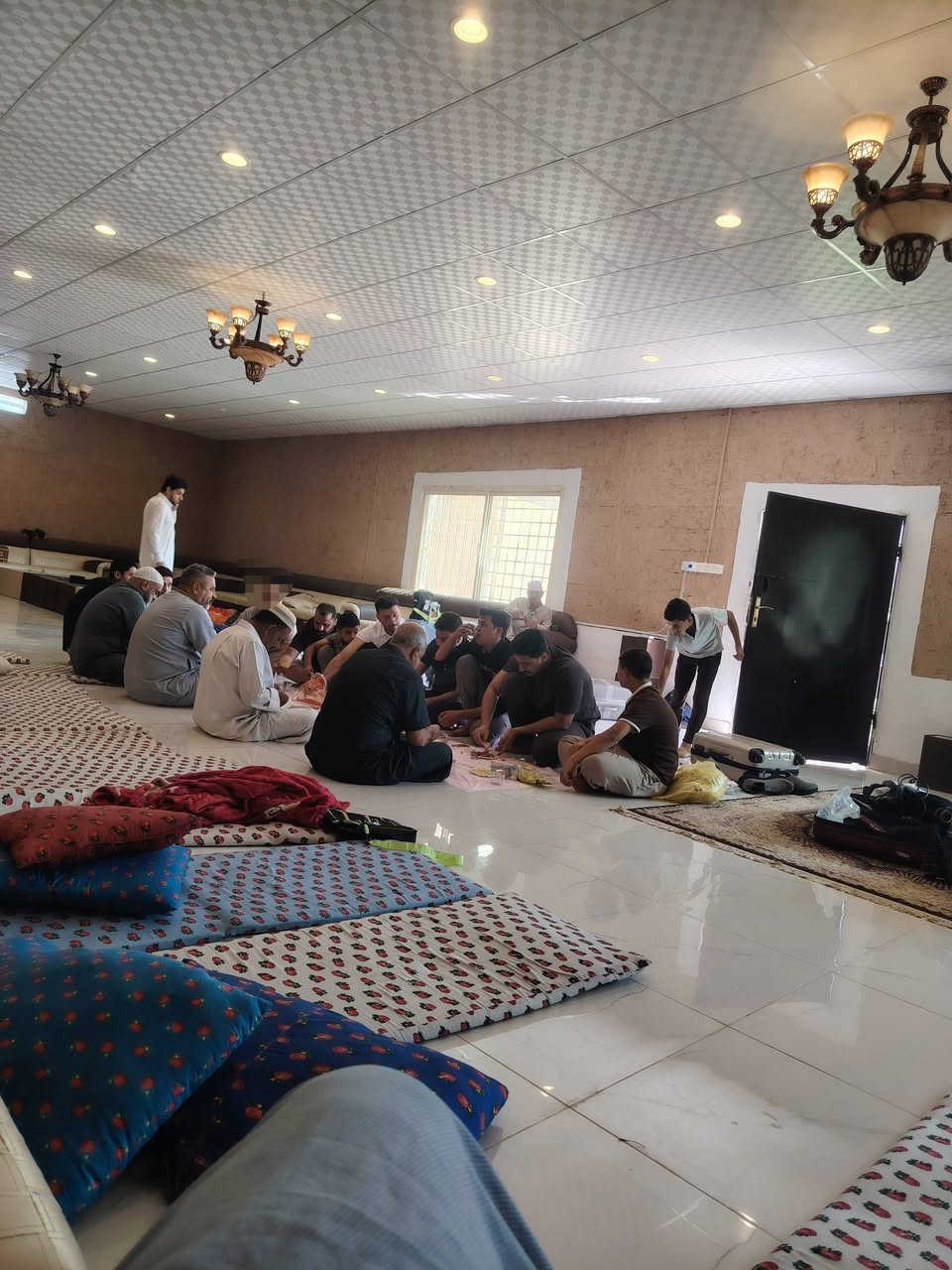 اللقطات الجميلة لمعتمرينا الكرام الافاضل معتمرين قوافلنا قافلة شركة المدينة المنورة للحج والعمرة 
في الحدود والطريق والاستراحات في حائل وبفضل الله بعد تقديم لهم وجبة الإفطار الان متوجهين إلى مدينة السكينة والطمأنينة وراحة البال المدينة المنورة صل الله على ساكنها أفضل الصلاة والسلام بقيادة خادم ضيوف الرحمن المدير التنفيذي حجي محمدهشام ابوعيفان العيساوي
ومازلنا مستمرين بأستلام جوازات رحلة
 يوم ٢٧_٧ جوآ #بسعر٧٠٠ 💲 والتصريف من حق المعتمر
ويوم ٥_٨ برآ #بسعر_يبدأ_٣٧٥💲
سارعوا بتسليم جوزاتكم إلى الشركة الكائنة الفلوجة تقاطع الجنسية القديمة مقابل ومجاور باب الخروج لكراج بغداد مقابل ورشة دريد الراوي للتبريد مباشرتآ وللاستفساراكثر الاتصال على الأرقام التالية
***********
***********
 ونتمنئ من زيارة قريبة عاجلآ غير أجلا إلى بيته الحرام
