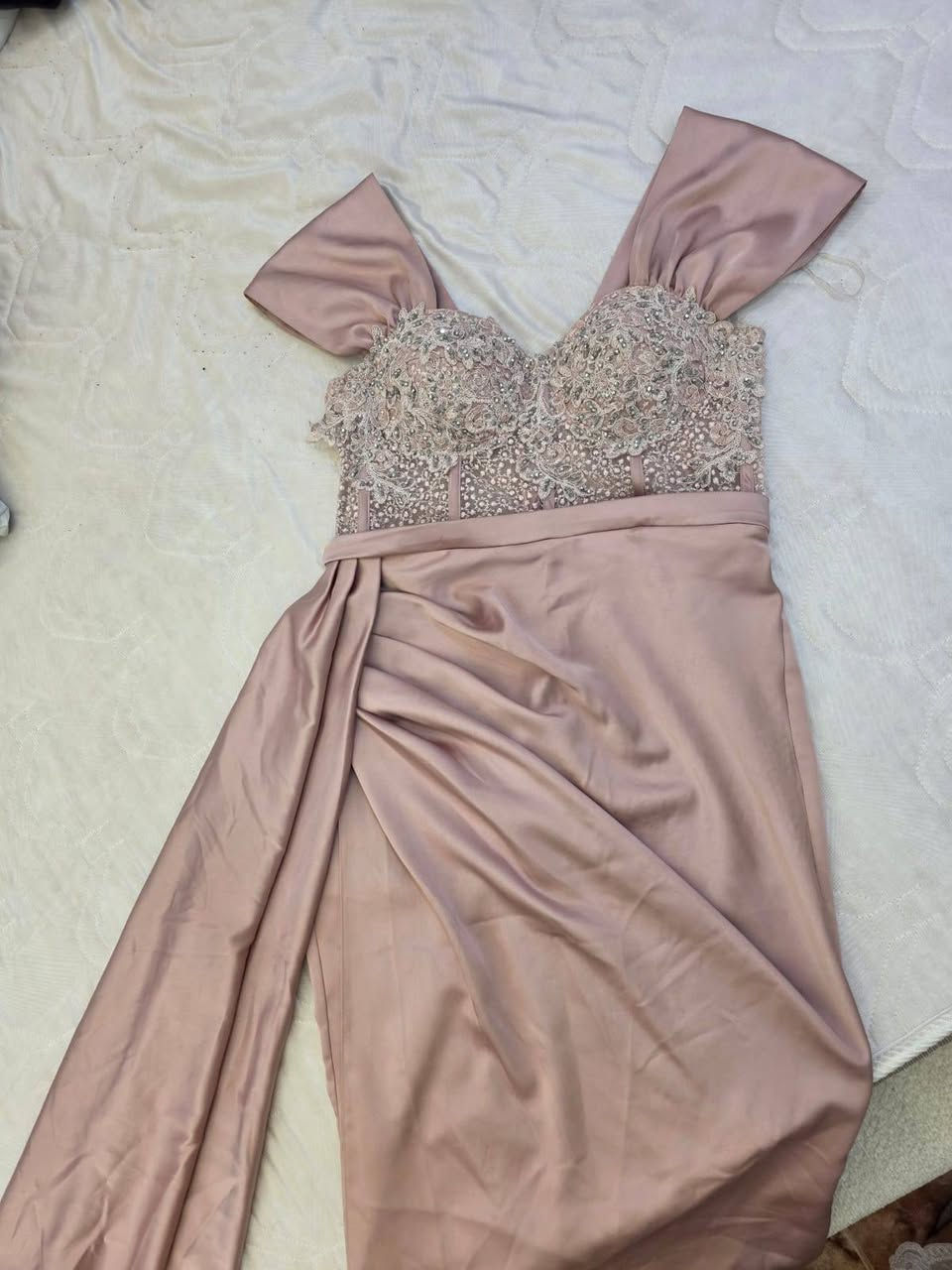 فساتين حفلات ملبوسات ساعه وحده فقط جدد للبيع اي استفسار دزي صوره عالخاص


**إذا كنت صاحب هذا الإعلان وتريد حذفه لأي سبب، رجاءا أرسل رسالة إلى الدعم الفني**