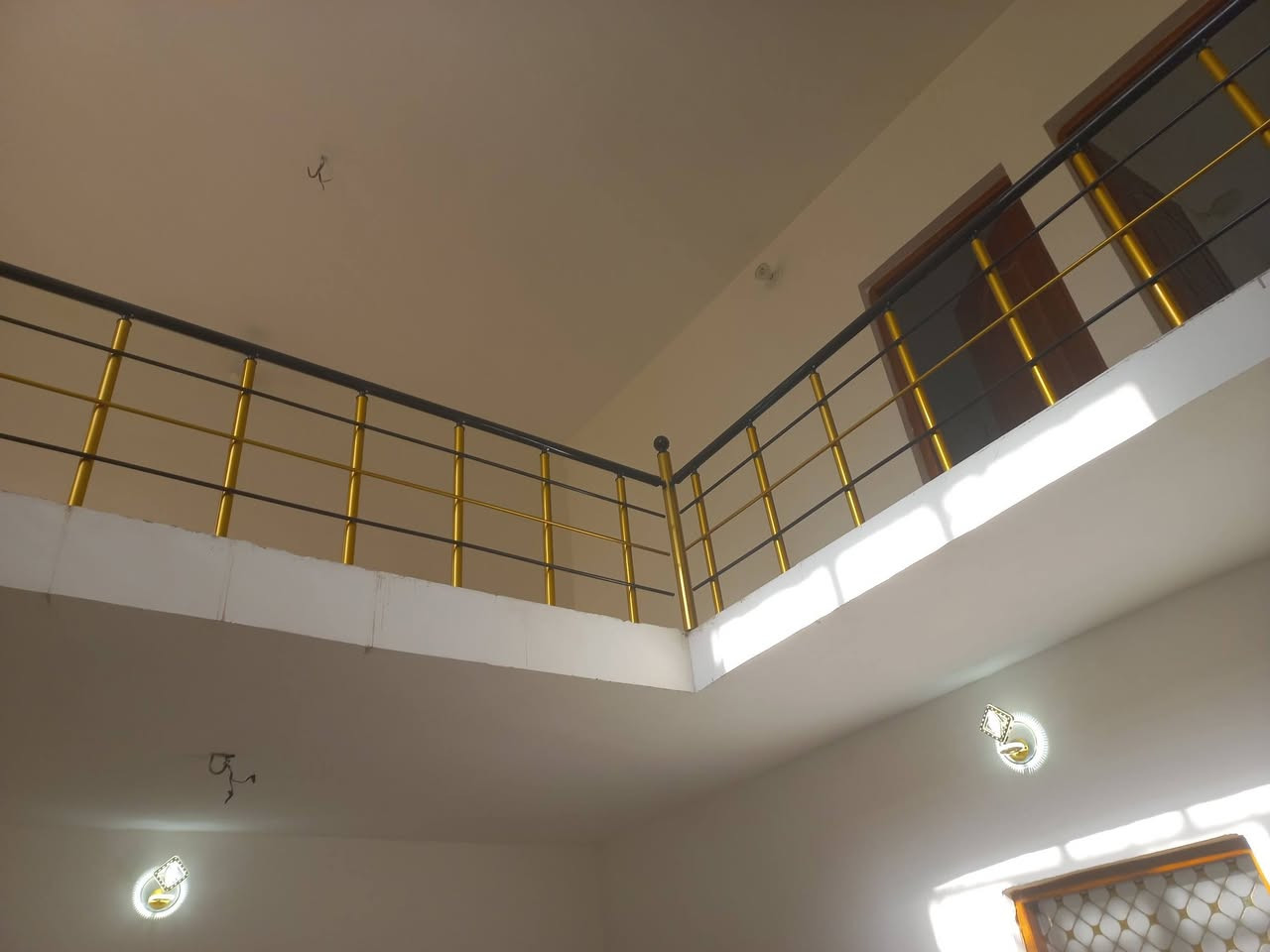 بيت بالخضراء مساحه١٥٠م طابقين اربع غرف نوم للبيع الاتصال ب***********
