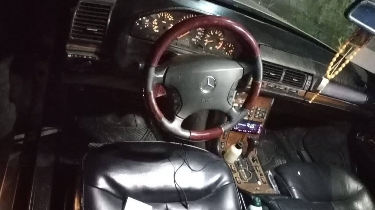 سياره مارسدس للبيع او مراوس حسب القناعه 
رقم ديالى دولي جديد 
محرك ابو الخراطيم 
موديل ٩٣
الاتصال مع صاحب السياره 
*********** كورك 
*********** اسيا بي واتساب هم 
 +9647901315570 عراقنا 
السعر ٨٢ ورقه الشراي يتصل فقط مكان السياره العنوان في محافظه بغداد وبالتحديد الدوره
