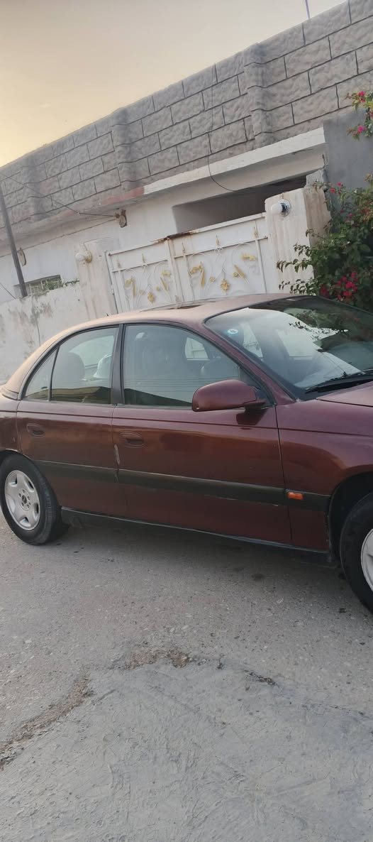 السلام عليكم 
اوبل بزون موديل 1995 كير ومحرك ونجي مكفولات وصدر مكفول زوج تايرات جديد سنويه ورقم ج نكليزي لتواصل ***********
