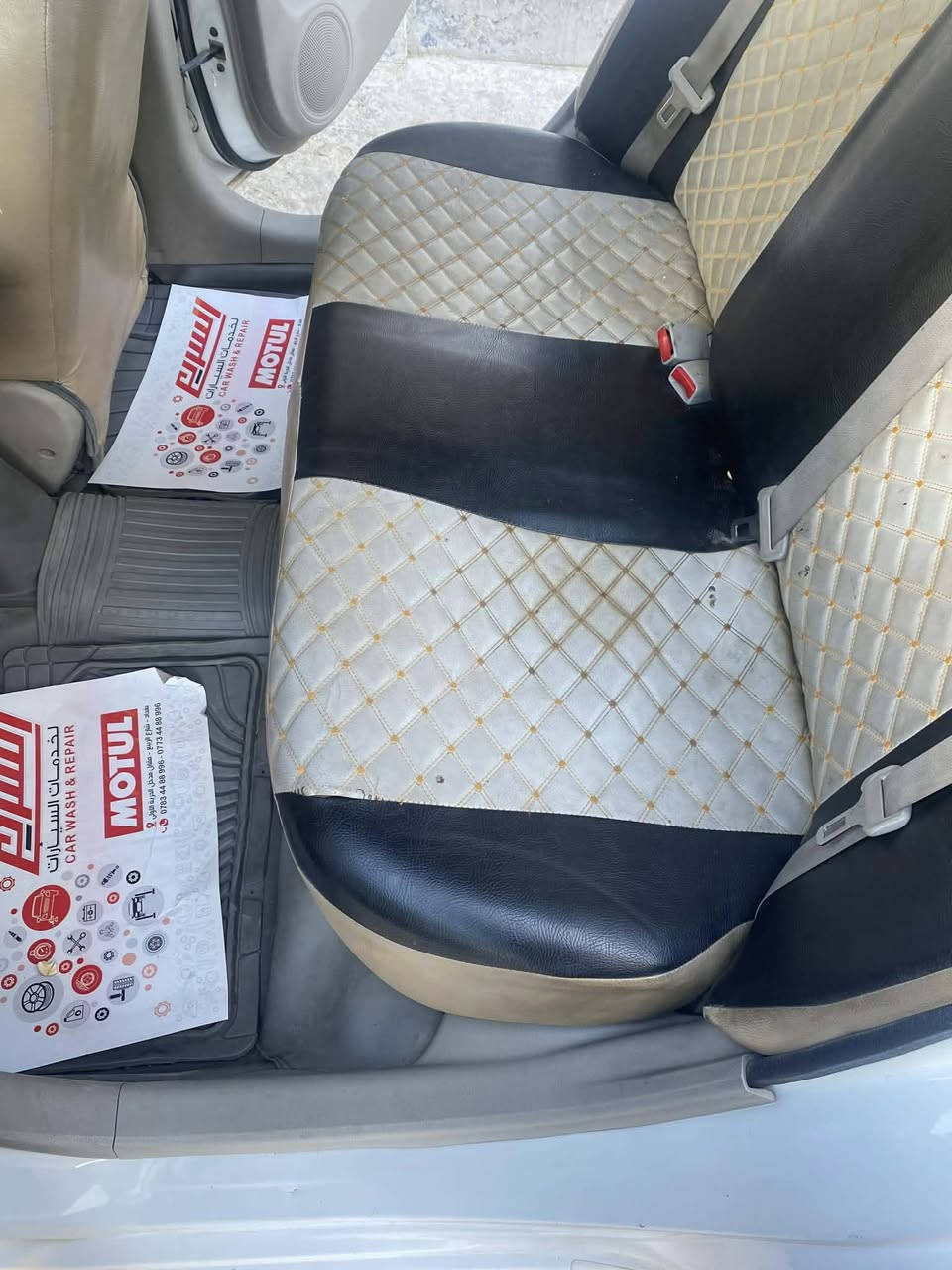 السلام عليكم
نيسان سني هندي موديل ٢٠١٩ 
محرك كير تبريد  كله مكفول هزة جديدة سنوية لل30 بيها ضربة بالتكمة الي يم السايق كما موضح بالصورة وبارد  قليل بالباب خلف السائق سيارة نظيفة  واستخدام البيت سعرها ١٠٢$ وبيها مجال مكاني بغداد حي العدل رقم الهاتف   ***********
