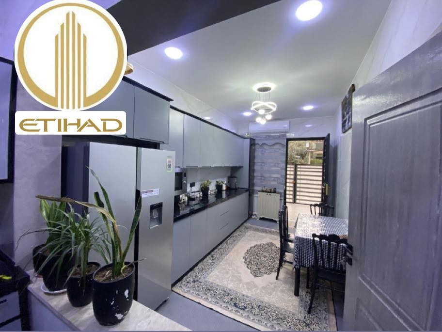 #مكتب_الاتحاد_لتجارة_العقارات_والمقاولات
🏛دار  للبيـــــــــع حي المصارف 🏛 

◀️ مساحـة120متر  🏠

◀️واجهة 7متر .بناء حديث 2025🏛️

◀️سند طابو ملك صرف ⭐️

◀️تسليم بيت فوري 🏠

◀️موقع مميز و هادئ🏠

الطابق الاول:
غرفه نوم واستقبال وهول ومطبخ وخدمات ومنور 🏠

الطابق الثاني:
وثلاث غرف نوم وخدمات وهول وبيتونه🏠

تفاصيل اكثر يرجى مراجعة المكتب
_____________________________ 
         مكتب الاتحـــاد للعقار 
الفرع الاول : شارع المصارف الرئيسي 
الفرع الثاني: الصديق بداية سايدين البحرين 
***********◀️
          م. عبدالله العبيدي
