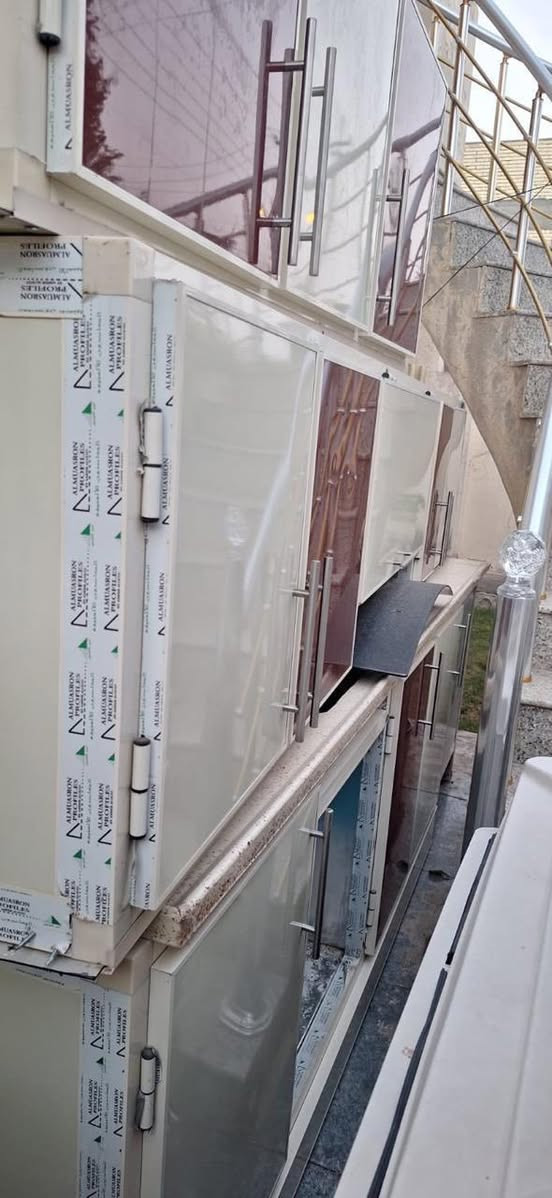 كاونتر مع ملحق 5 متر مع طباخ وشافطه دهون وفرن جديد ما مستخدم غير مره واحده فقط العنون كربلاء سيف سعد السعر مليونين ونص وبي مجال *********** واتساب
