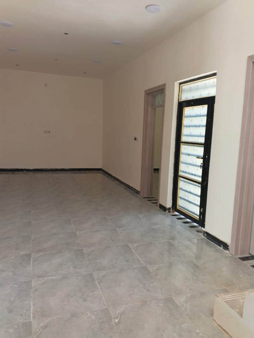 يا الله اليوم عدنا عرض كلش مرتب ومناسب
بيت 🏡 ٢٠٠ متر كونكريت مسلح بناء درجه اولى 
خلف عمارات الزيتورن زراعي سند ٢٥ 
تسليم مفتاح على اخر حبه  
كهرباء بوري  ارضيه ايفا 
ماء مجاري درجه اولى 
خدمات تبليط ماء اناره 
يحتوي على عدد الغرف ٢
صاله ١٢متر 
حمامات داخليه خارجيه 
حديقه داخليه🪴🏠
استقبال ٨متر 
مطبخ 🧑‍🍳
كراج سياره وحديقه 
الاستفسار الاتصال 
امير ***********
*********** الحاج قاسم
