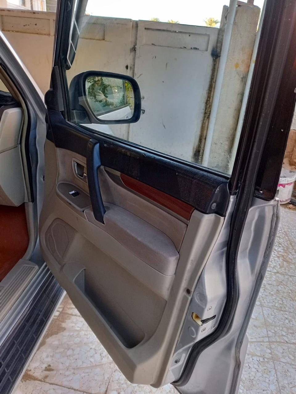 السلام عليكم باجيرو  ٢٠٠٨ بيها جاملغ فقط وارد خليجي بيها صبغ عام اثر جراد وصورها قبل الصبغ موجوده مري شفط ويه الريموت شاشه كأمره تبريد تدفئة ٣ قطع 7 راكب مصبوغه جماليه لان جارده والباقي كفاله
السعر 97 وبيها مجال بسيط 
هذا رقمي ***********
