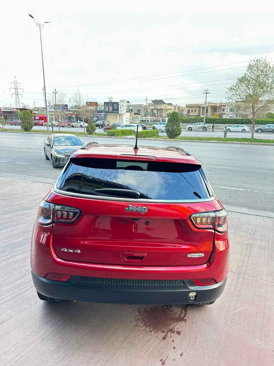 Jeep compass 2025
سلام عليكم

جيب كومباس 2025 فول مواصفات

رقم كاتى تترقم شمالي

سيارة جديدة لوك ماشيه 15000الف فقط

بنيد صبغ فقط بدون دواخل نهائيا 

بيها مكانات تعديل PDR بسيطة

الايرباكات كلهن سليمات✅

سيارة فول مواصفات وجديدة وبالعافيه للي تكون من نصيبة 

المواصفات 

▪️ الفئة:  LATITUDE فل كامل

▪️ المحرك: 2.0 تيربو 4 سلندر بقوة عالية واقتصاد بالوقود

▪️ ناقل حركة أوتوماتيك 8 سرعات + دفع رباعي AWD

▪️ اللون: أحمر مميز

▪️ لايتات LED أمامية وخلفية + LED نهاري

▪️ داخلية جلد فاخرة مع تطريز مميز

▪️ مقاعد كهرباء مع تدفئة

▪️ شاشة وسطية كبيرة + Apple CarPlay + Android Auto

▪️ شاشة عدادات ديجتل كاملة

▪️ كاميرا خلفية 

 + نقاط عمياء

▪️ مثبت سرعة + تحكم ستيرن متعدد

▪️بانوراما على طول السقف

▪️ دخول ذكي وتشغيل بصمة

▪️ مكيف أوتوماتيك دجتل قطعتين امام وخلف

▪️ نظام مانع انزلاق + ثبات إلكتروني + وسائد هوائية متعددة

▪️ ممشى قليل جداً وحالة وكالة 

💰 السعر162$ ورقة ومجال بسيط 

عنوان اربيل

للاستفسار
*********** واتس اب
***********

