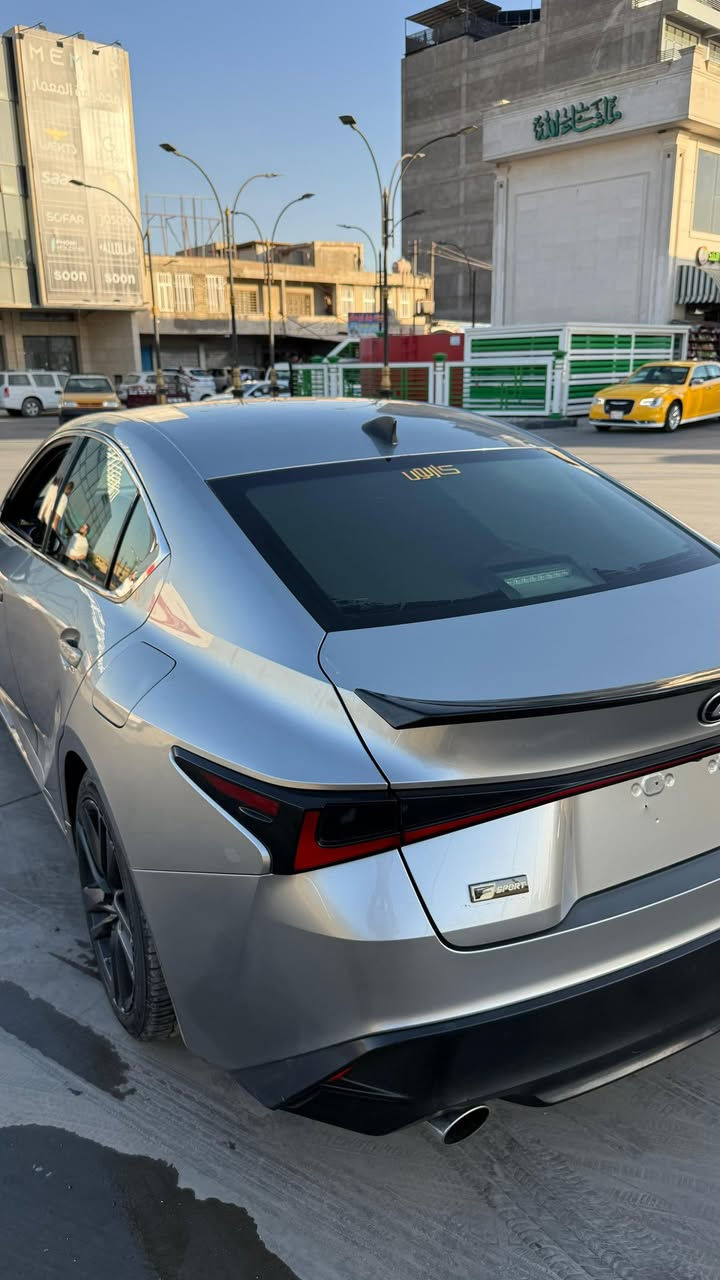is300 2022
مكينة 3.5 v6 
ستيج 2 🚀 
منظومة ميثانول 
ماشية 29 الف ميل 
رقمها بغداد وتحويل ثاني يوم 
مكانها بغداد زيونة 
***********
رايدها ب 26500$  وبيها بمجال
