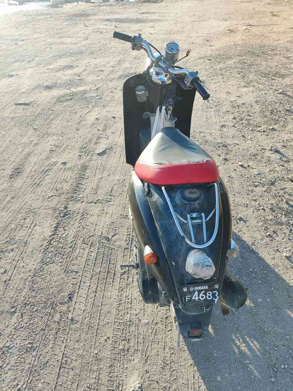 السلام عليكم
دراجه كلاسك عبد الحليم نضيفه كلش كهربائيات شغاله سلف هندر لايت اشاير كلها تشتغل وسويج  بلادي وقفل امامي وخلفي شاصيه مكفول  سعر 350 بيه مجال بسيط

كربلاء / حي الغدير رقم ***********
