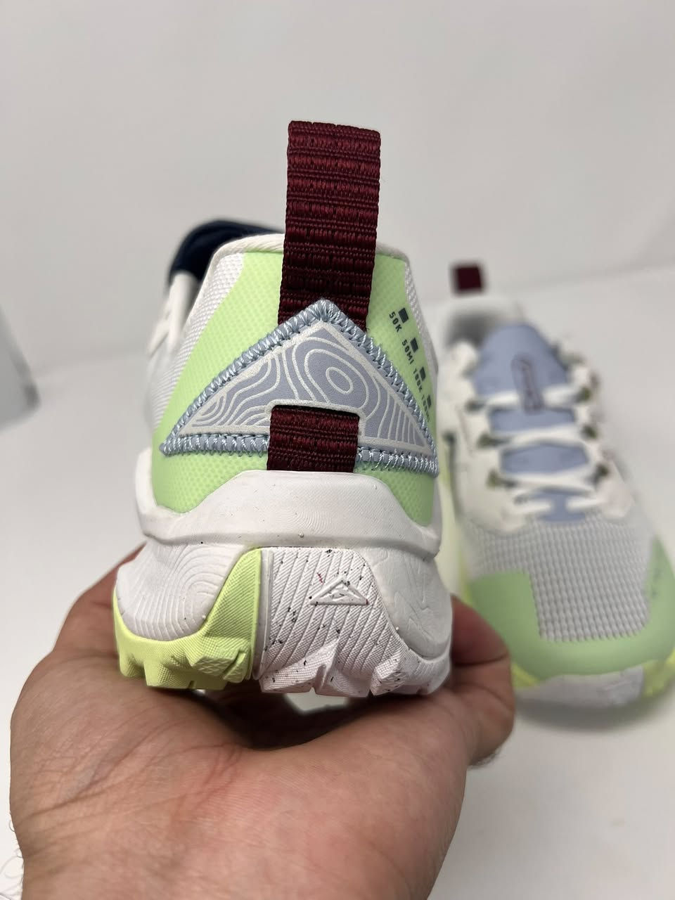 Nike react size 40(25cm)
نايك رياكت اصليه وكاله غير مستعمل باركود شغال القطعه تحفه فنيه وفوم عجينه الحذاء بالستايل الجبلي الي يعطيك قوه وثبات بغض النظر عن استعمالك سواء جري او جم او استعمال يومي، سعر القطعه, 35 الف دينار يوجد توصيل جميع المحافظات


**إذا كنت صاحب هذا الإعلان وتريد حذفه لأي سبب، رجاءا أرسل رسالة إلى الدعم الفني**