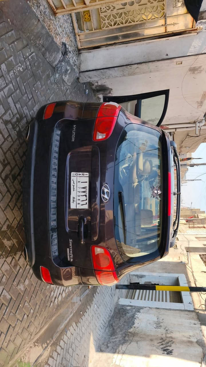 سلام عليكم
سنتافيه ،209مصيوغه احزام جماليه بسمي مكينه بل كارتون نضيفه السياره السياره كل نقص مابيه جاهز بس ملاحضه بصيطه 
الباب الي وره الصدر اشويه واكع صبغ منه بصيط المعلومات اكثر هاذه رقمي،،،،***********/رقم بغداد
