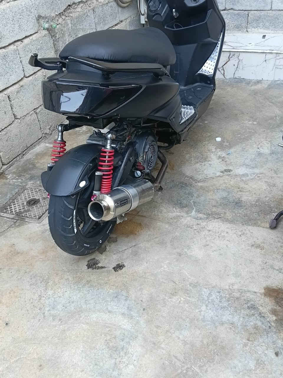 سلام عليكم سكنس فحل للبيع تزويد كامل مكينه شلعه ومعدل دبلات مزوده بكلايت بجم خلفي تزويد شكل تيماكس صلنصه رياضي شركه كلجات رياضي دراجه كامله من كلشي مابيه اي نقص السعر 800 وبيه مجال مكاني بعقوبه ***********
