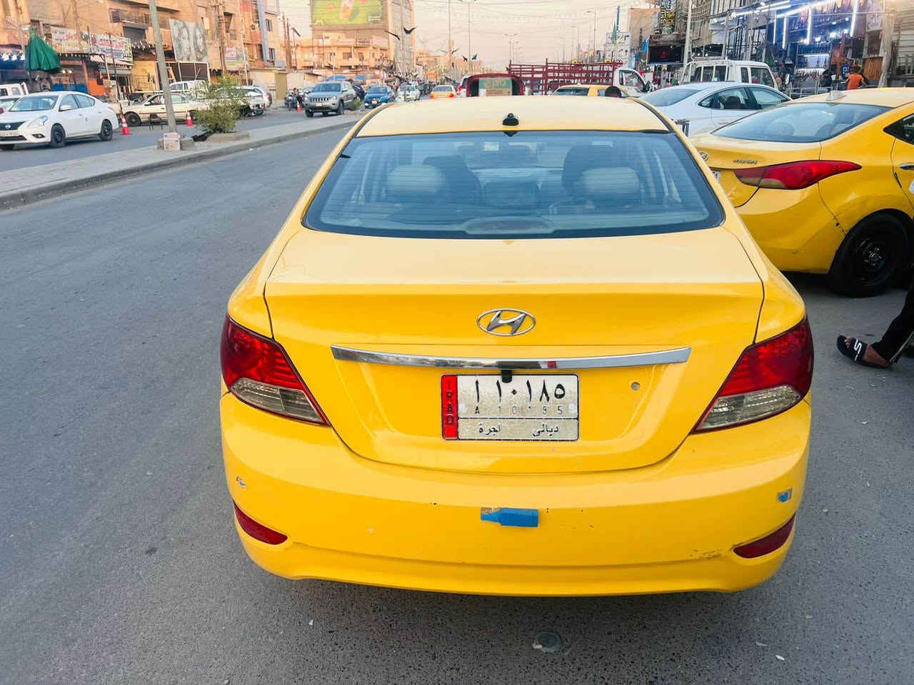 هيونداي اكسنت خليجي موديل ٢٠١٣ اجرة ( تكسي ) 
مكينة 1.6 فتحة رقم ديالى مشروع وطني السيارة حلوة 
السعر 76 ورقة وبيها مجال .
مكان السيارة بغداد - السيدية 
للتواصل ***********
زيد بغداد, العراق
