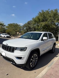 جيب 2018 خليجية لمتدد بلاص 3 شاشات  كفالة من الصبغ والتبديل جديدة سيار...