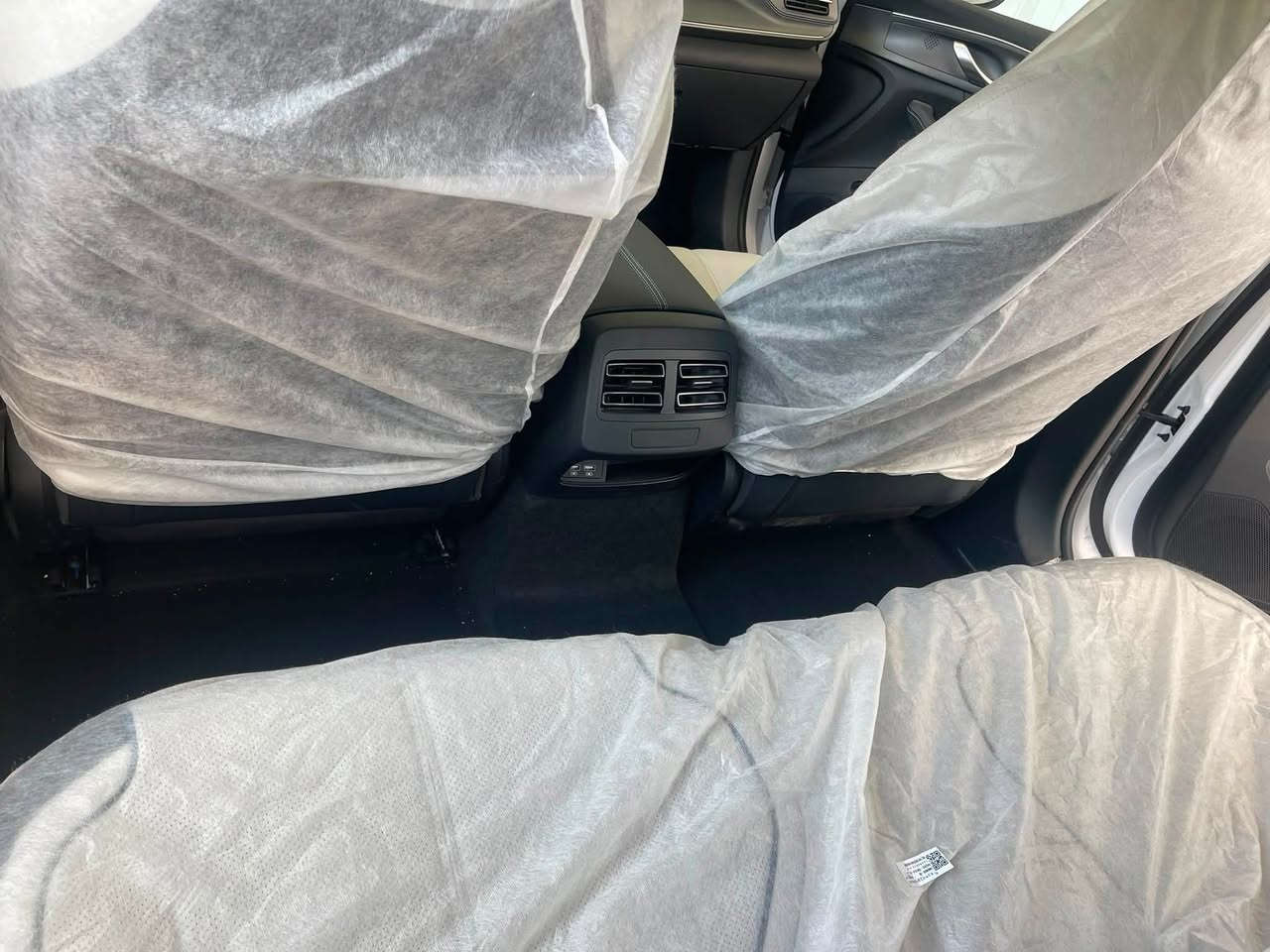 Byd distroe هيجي نيه يه ك قوبي بجوكي هه يه ليوي بونيتي له رسمه كه ي دياره ته نيا ١ يه ك هه زار رويشتوه صفره تازه ره قم كراوه موديل 2025 نرخي 134$مجاليكي كه مي تيدايه ***********
