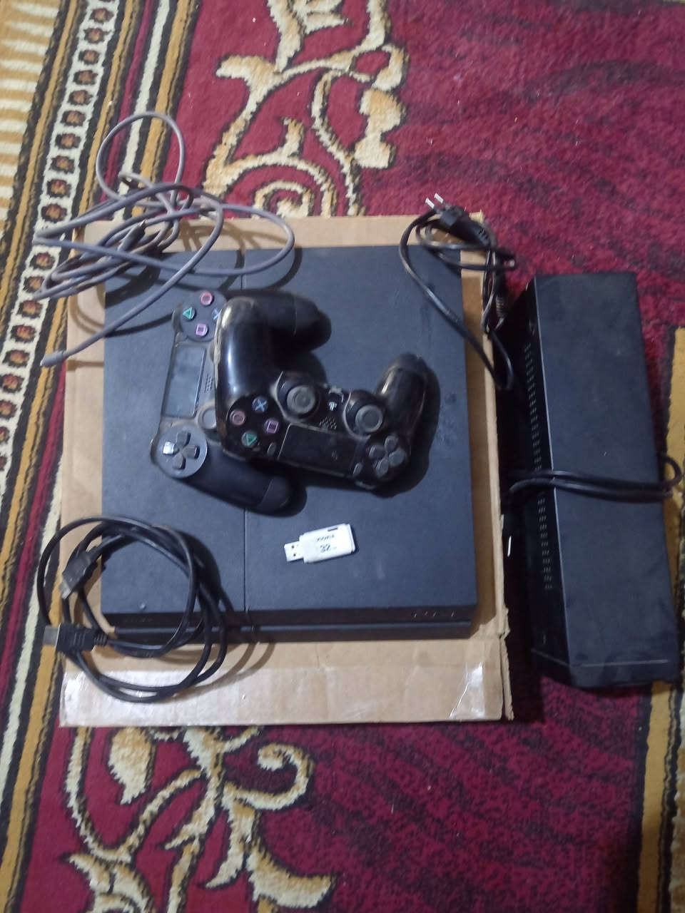 سلام عليكم بلاي 4 سلم ما مفتوح ولا برغي وغراضه كلهن وياه
وياي العاكسه السعر 250 وبي مجال رقم ***********
