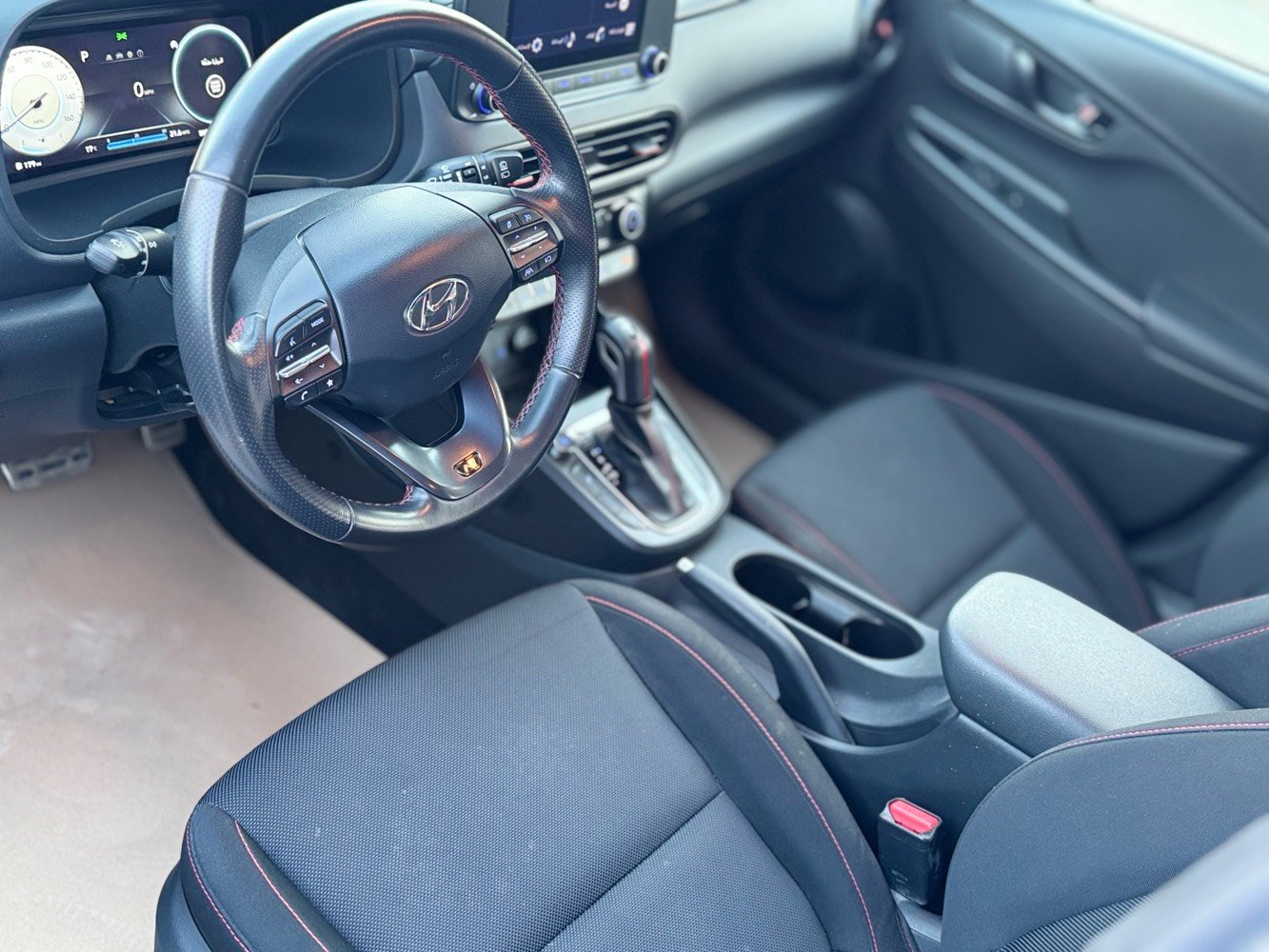 سلام عليكم  
للبيع او امراوس حسب القناعه 

كونا من العيار الثقيل الفريده بمحركها 1600 تيربو   🚀  السياره N LINE 

لونها ابيض المميز   

فول مواصفات  عدى الفتحه موديل 2022 
حادث ضرر بابين خفيف جدا 
بدون ايرباك كلها سليمه 

و قطعتين بخ امريكا 

 

مواصفات 
بصمة ترحيب + تشغيل 
تشغيل عن بعد 

كأمره  دواره 
شاشه من الحجم الكبير 
شفتات سرعه 
انضمة قياده سبورت م  بانوع متعدده
سستم سماعات 🔊  
 سبايدرات على جميع جهات السياره nlian
اشاير بالمري 
كشافات 
لد امامي وخلفي 
كشنات حضن + كنتاره  مختم N 

تدفئة كشنات 

ويل كم اسود كروم 
 
مكابح مختمه n 
رادارات جانبيه واماميه 
محدد مسار
قياده ذاتيه 

 
  

  
السعر.157  ورقه 
 
للاستفسار واتساب او اتصال
***********

***********