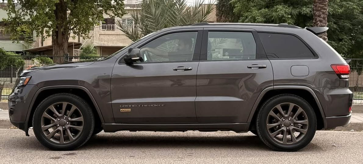 السلام عليكم 
جيب موديل ٢٠١٧ فول مواصفات للاخير ▪️ رقم بغداد مميز▪️ تحويل مباشر باسمي▪️ وارد أمريكي▪️ الحادث: صندوك فقط▪️ كلير 3 قطع▪️ بدون شاصي وبدون لغد

🚘 الممشى: 110 ألف ميلالسيارة جداً مرتبة وجاهزة للاستخدام اليومي والسفر

✨ المواصفات الكاملة:✔️ تشغيل بصمة✔️ كشنات جلد كهرباء✔️ تبريد + تدفئة كشنات✔️ ميموري خزن للكشنات✔️ صندوك كهربائي✔️ شاشة كبيرة✔️ كامرة 360° دوارة✔️ بجم جديد✔️ زينون كامل ✨

🛠️ السيارة ما تحتاج أي صر🔰 

💰 السعر: 179$$📍 بغداد — 📞 ***********
