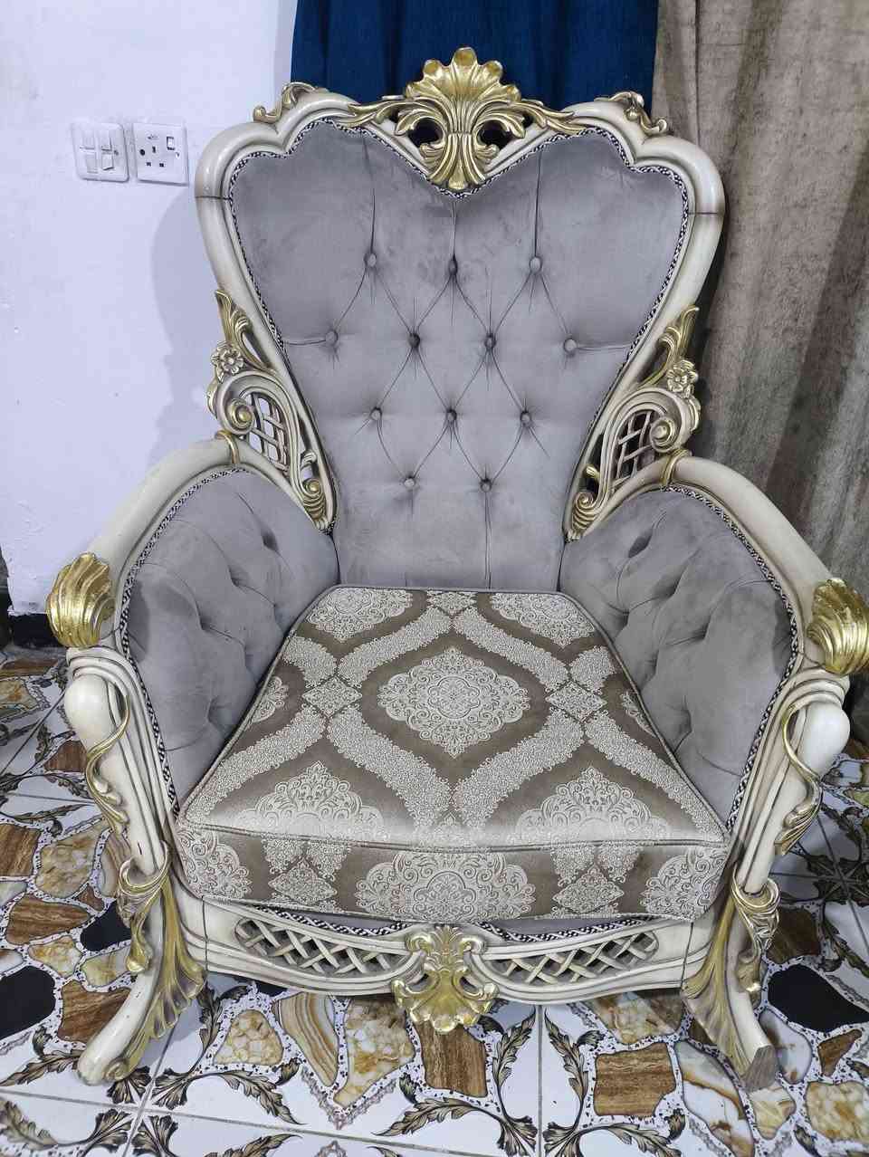 تخم ملكي كواتي مكان بغداد الكمالية عشر مقاعد سعر 750وبي مجال ***********
