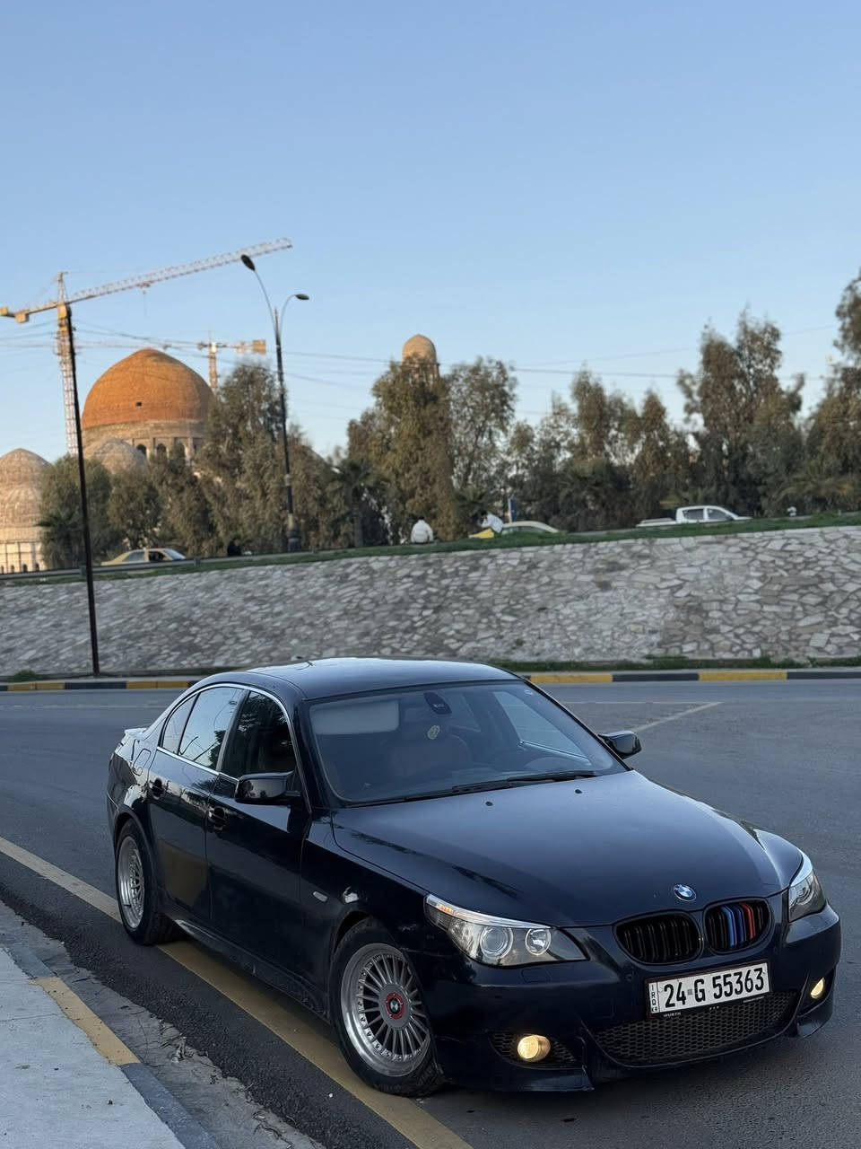 السلام عليكم  E60 M57 B30 2005
مكينه ديزل 3.0 تيربو
•  رقم دهوك شرط التحويل
•  كير مكينه بشرط 
•  لايتات زينون 
•  وياله رياضي 
•  مرايات تعتيم باتمان
•  دعاميات ودوسات M
•  بكلايت ليد 2010
•  5 بردات بلاديات
•  كشنات 16 حركه M
•  داخل مشمشي
•  داتاشو شغال
•  مثبت سرعه تفاعلي ( رادار )
•  دشبول شاموا 
•  ستيرن M شاموا
•  داخل مغلف بالكامل كاربون فايبر 
السياره مصروف عليها هواي مصبوغه عام جماليه بسبب الجراد صورها قبل الصبغ موجوده كهربائياتها كلها شغاله حصه ديزل بيها
السياره موجوده بل موصل
سعرها 113 ورقه 
للاستفسار ***********
