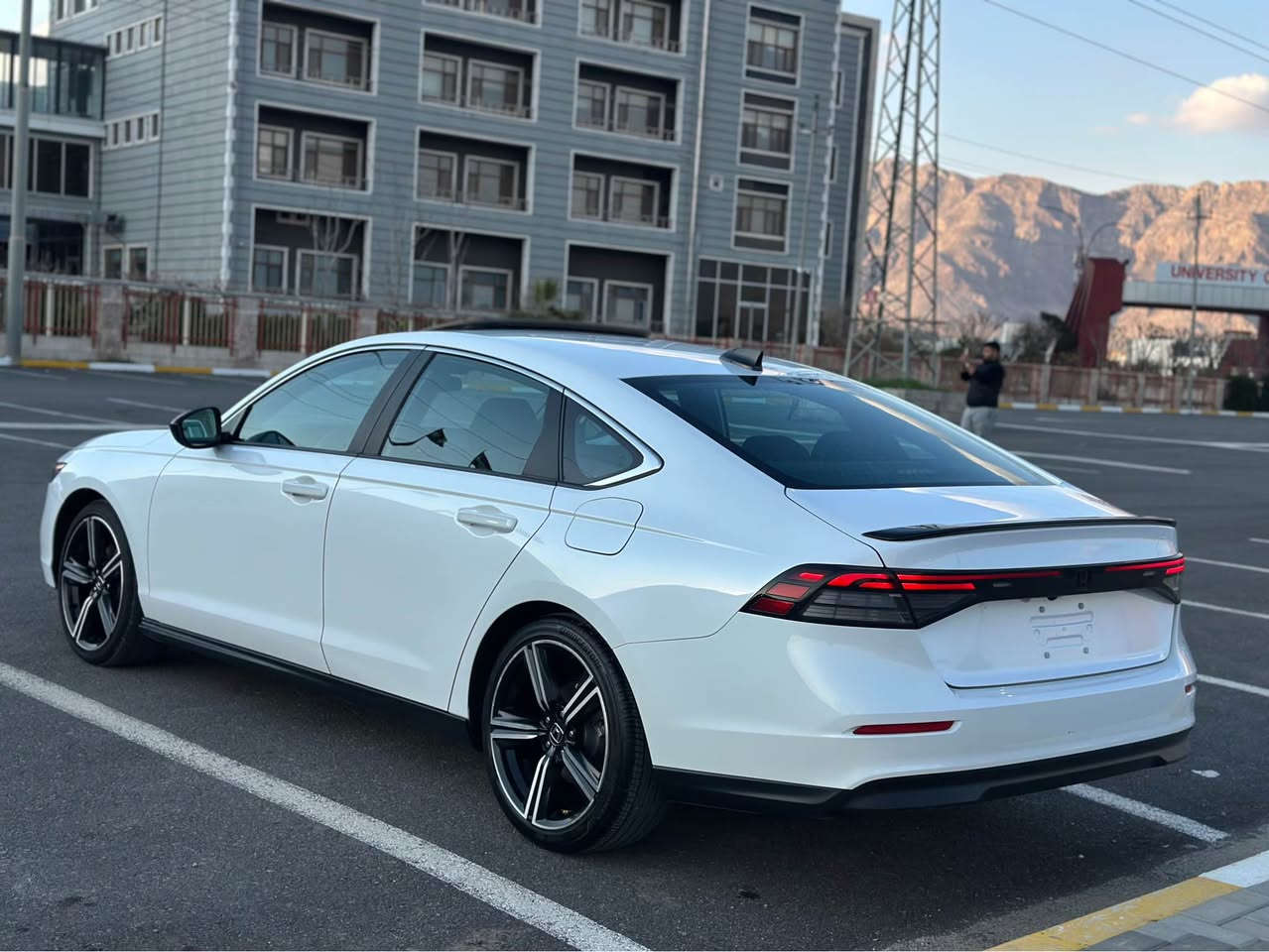 HONDA ACCORD 2025 HEBRYD
سەیارەکە یەك چەمەلاخ بؤياخ بيناو گرتن بي ئيرباگ بي ته  عديل بي شوخت و قوپ تەنها ٦ هەزار رۆیشتووه  فول فول مواسەفاته -هايبريد-سلايت-رادار-كوشن گه رم-بەسمه -گيچ ئەلكترۆنی-هتد سەيارەكه كاتی نەشكاوه ٣ مانگ كاتي له گه له نرخ٢٢٥$ شتيك مه جال 
***********
***********

1HGCY2F55SA041680

عربي
هوندا اكورد ٢٠٢٥ هايبريد
السيارة ماشية ٦٠٠٠ الف فقط
ايرباگات كلها سليمة ما طاگ
بجم كبس بدون دواخل
واحد جملوغ صبغ
فول فول مواصفات
حجم محرك ٢٠
السيارة كاتي تترقم شمالي  

1HGCY2F55SA041680 رانية, السليمانية
