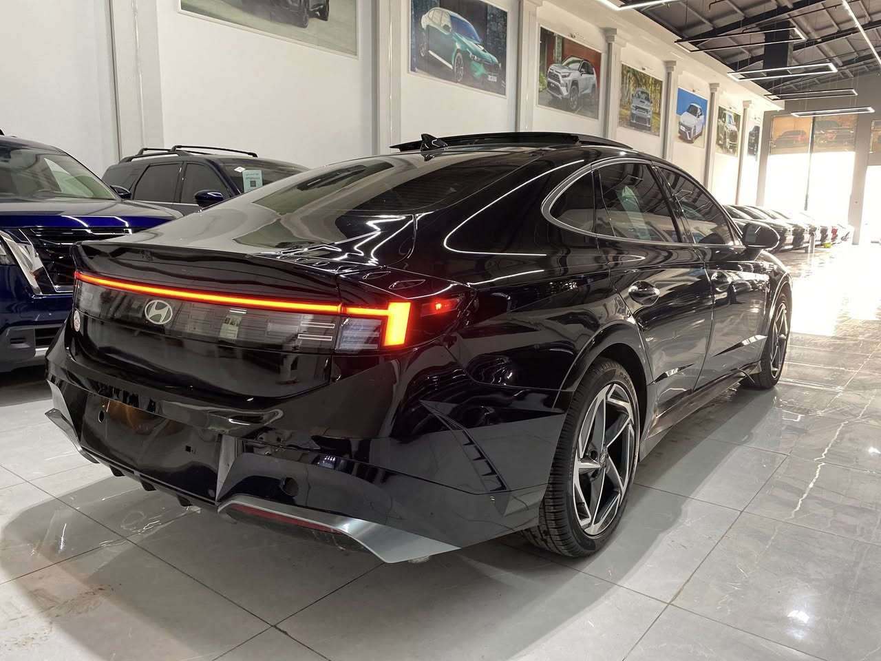 سوناتا 2025  شكل جديد
‏2.5L حجم محرك
فول مواصفات
بانوراما
بصمه 
گير 8 نمر
بصمة تشغيل وابواب
المقاعد: كهربائي  + تدفئة + تبريد 
٥ وضعيات قيادة
جنطه ذكيه 
لايت لد 
بك لايت لد 
ترحيب
دشبول الاكتروني 
شاشه كبيره 
كير تعليك 
شحن لاسلكي
اوتو ستوب
اوتو هولد
رادار
نقطة عمياء
رادار خطوط شوارع
فوول تحكم ستيرن
سيارة رقم كاتى تترقم اربيل دهوك  
الحادث- صندوق صبغ 
السعر 189 $ ورقه نهايته 
سياره  ماشيه 6 ألف 
العنوان اربيل- 
 للاستفسار 📞
☎️***********☎️
