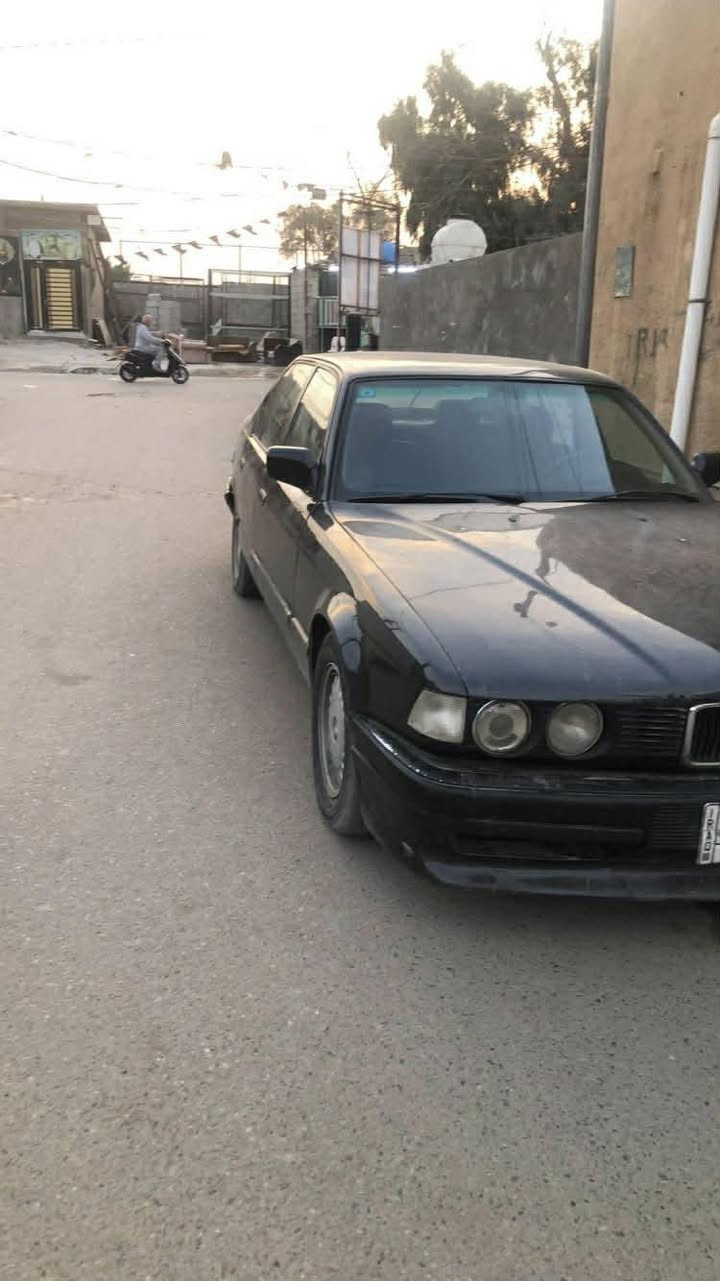 السلام عليكم سياره للبيع بئم دبليو 730موديل1992بلاديه أي نقص مابيهه رقم انكيزي سنويه 2026 السعر 45 بيهه مجال المكان الزعفرانيه رقم صاحب السنويه ***********
