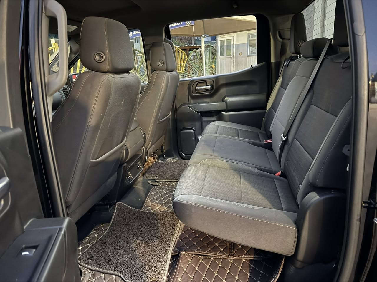 شوفر سلفادور 2023‬
وارد امريكي 
موصفات LT 
ماشية 28000 ميل 
كير تعليق 9 نمر 
ويل 22
شاشة كامرة خلفية
تشغيل عن بعد 
باب بدي كهربائي 
قيادة ذاتية
تبريد قطعتين 
شاشة كاربلي 
لايت زينون 
باب طويل بدي قصير 
كير+مكينه مكفولات 
 الحادث جاملغ وبنيد وجاملغ خلفي سونار موجود
السعر 24800 

الرقم ***********
