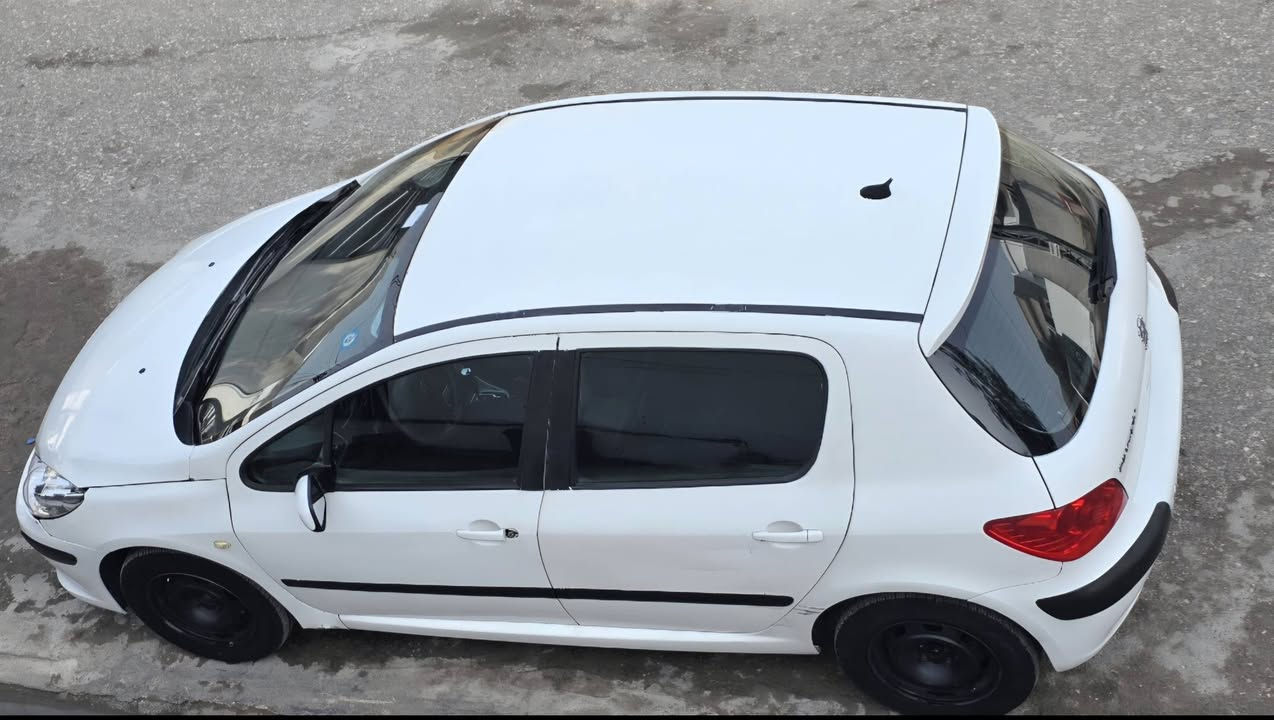 يجو فرنسي 307 موديل 2006
 رقم كركوك مشروع وطني سنوية جديد ل 2030 
رقم انكليزي 
دفتر بنزين بيها 
كير ومحرك بالشرط
 تايرات جديدة
 صدر  امامي وخلفي جديد
 السيارة باسمي ثاني يوم يتحول باسمك 
السعر/ 54
 مكاني كركوك 
  ***********
***********
